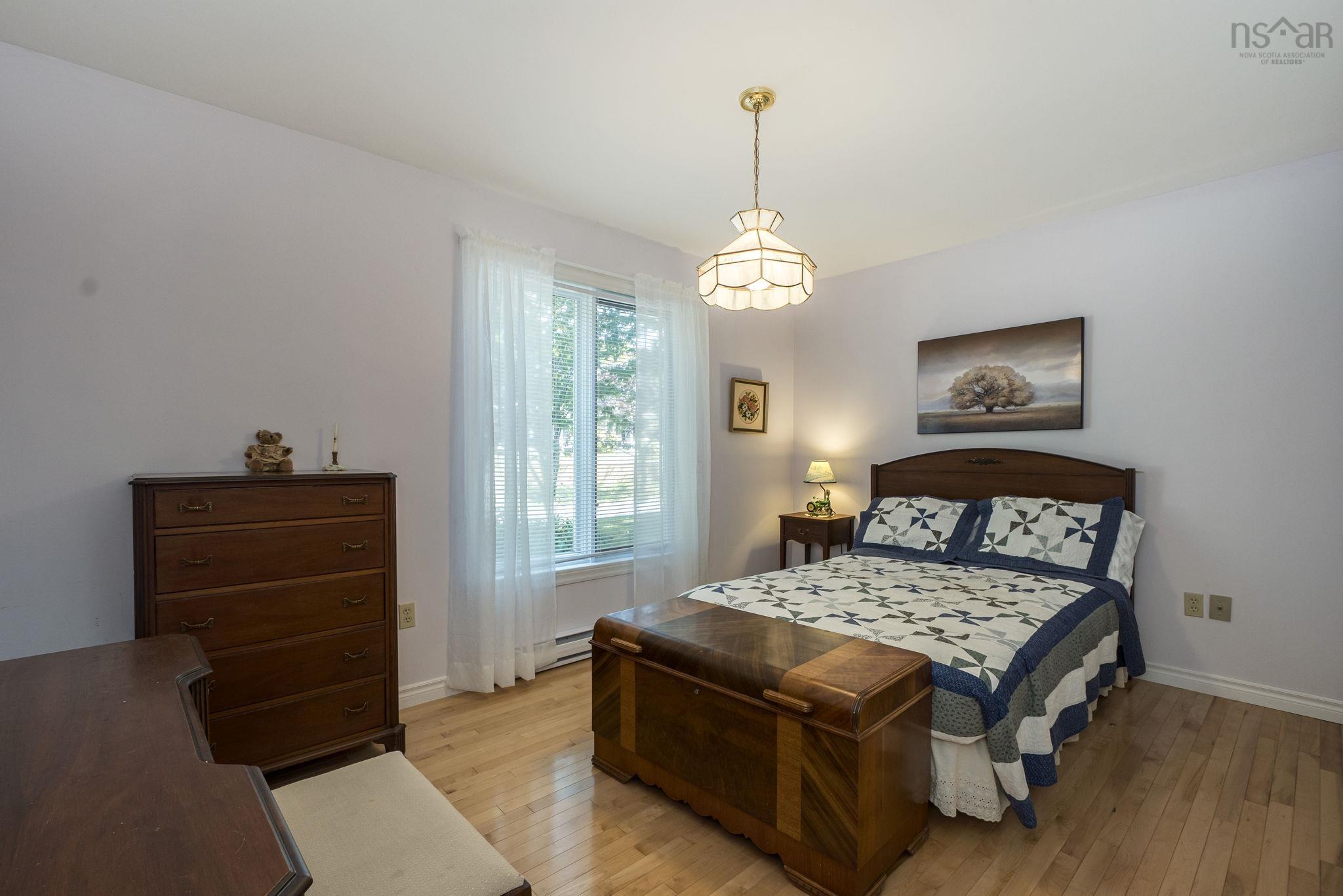 $699,900.00: 180 Rockmanor Drive, Bedford