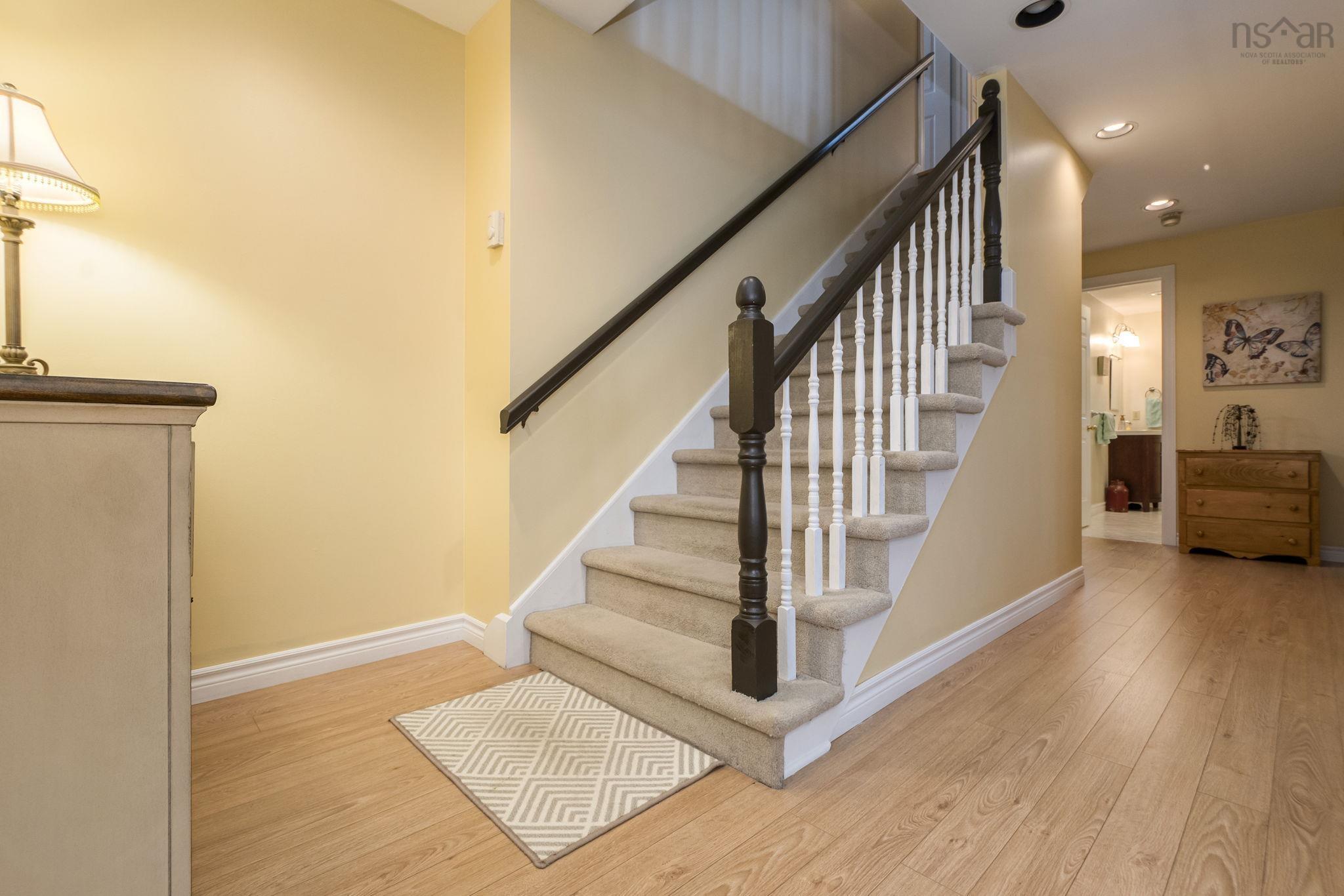 $699,900.00: 180 Rockmanor Drive, Bedford