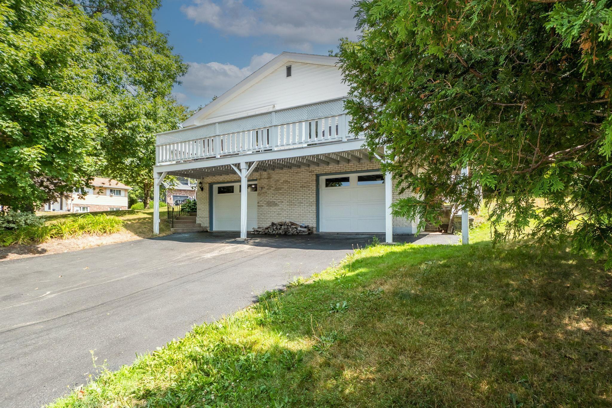 $699,900.00: 180 Rockmanor Drive, Bedford