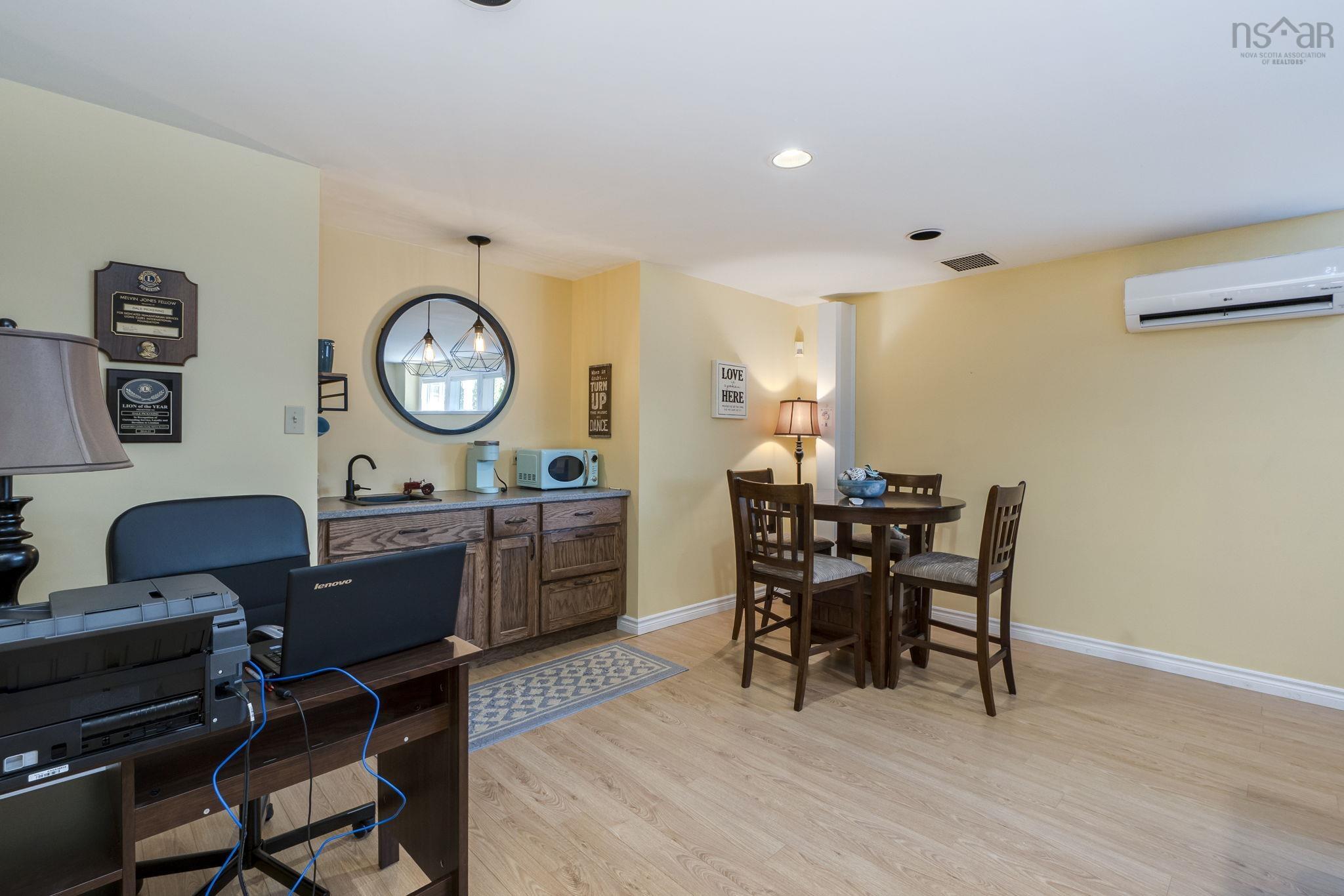 $699,900.00: 180 Rockmanor Drive, Bedford