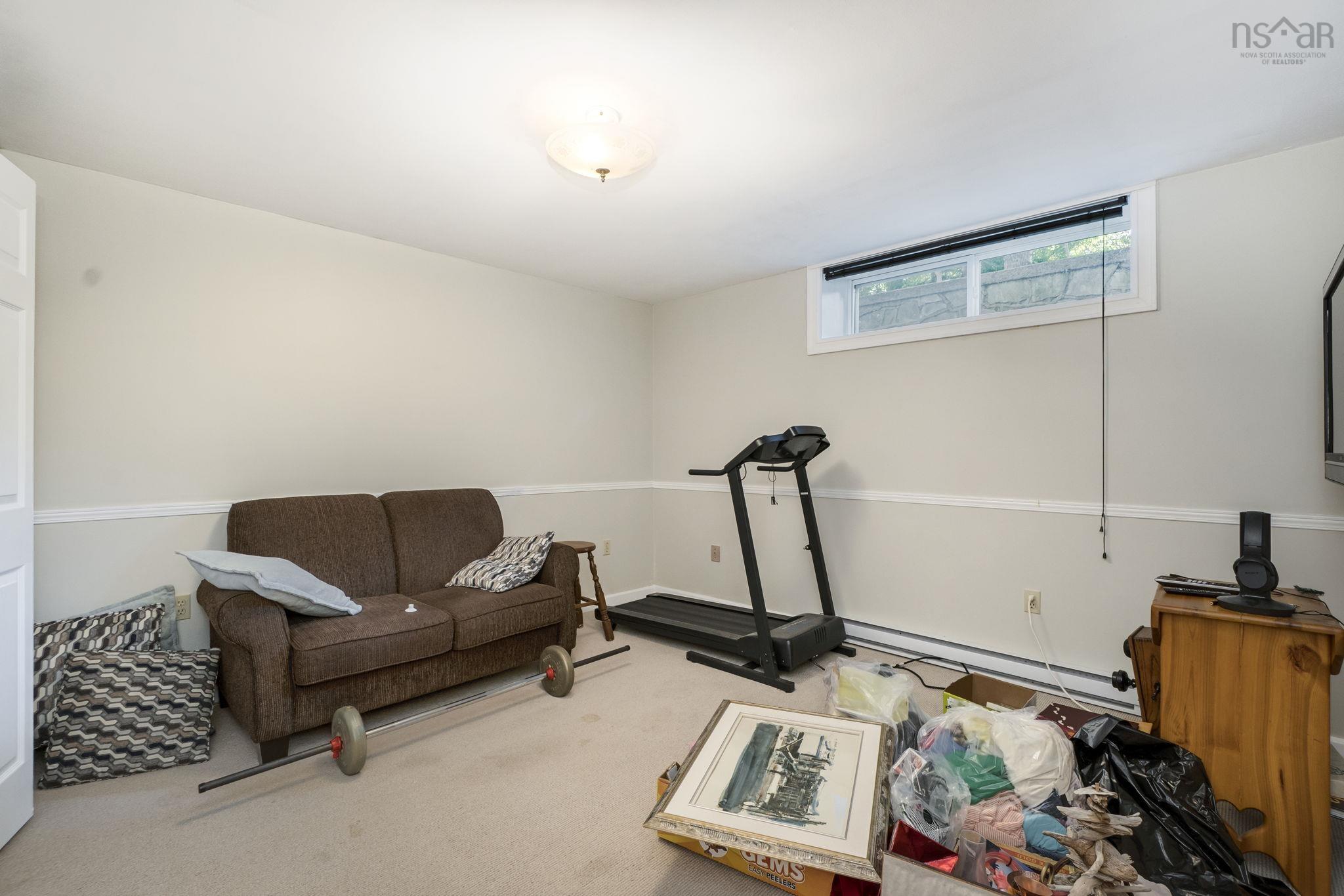 $699,900.00: 180 Rockmanor Drive, Bedford