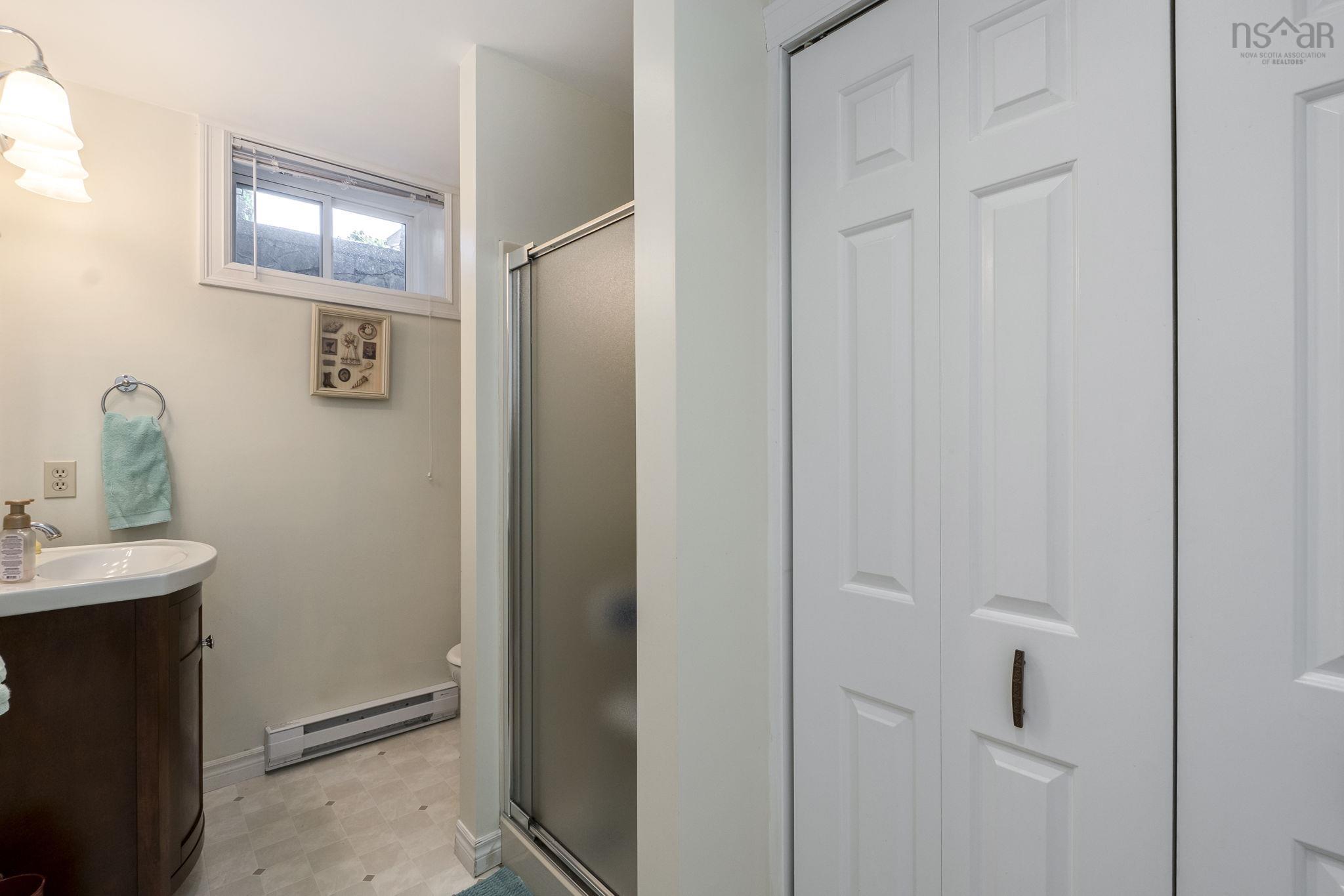 $699,900.00: 180 Rockmanor Drive, Bedford