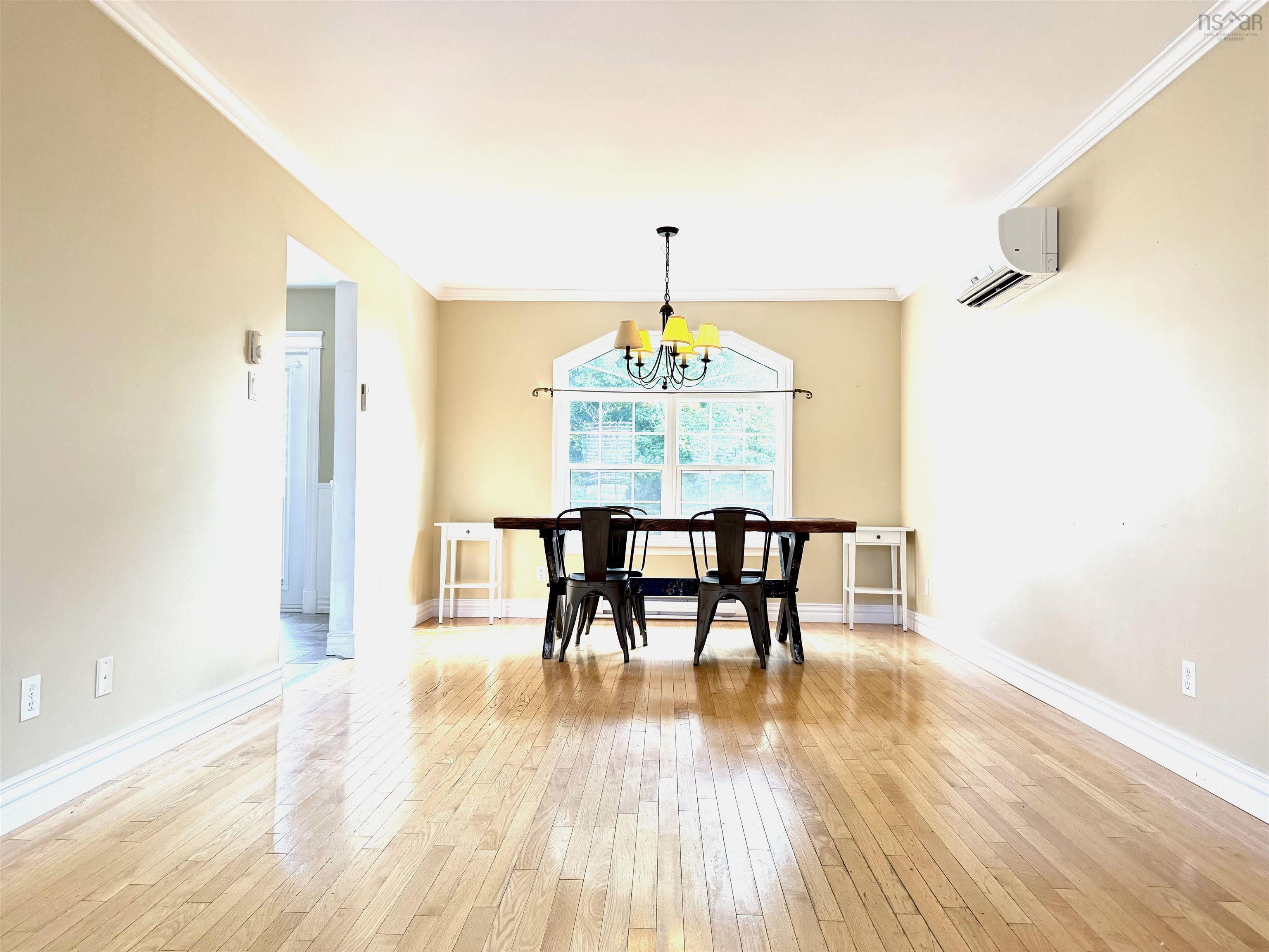 $379,900.00: 2 Abbey Road, Amherst