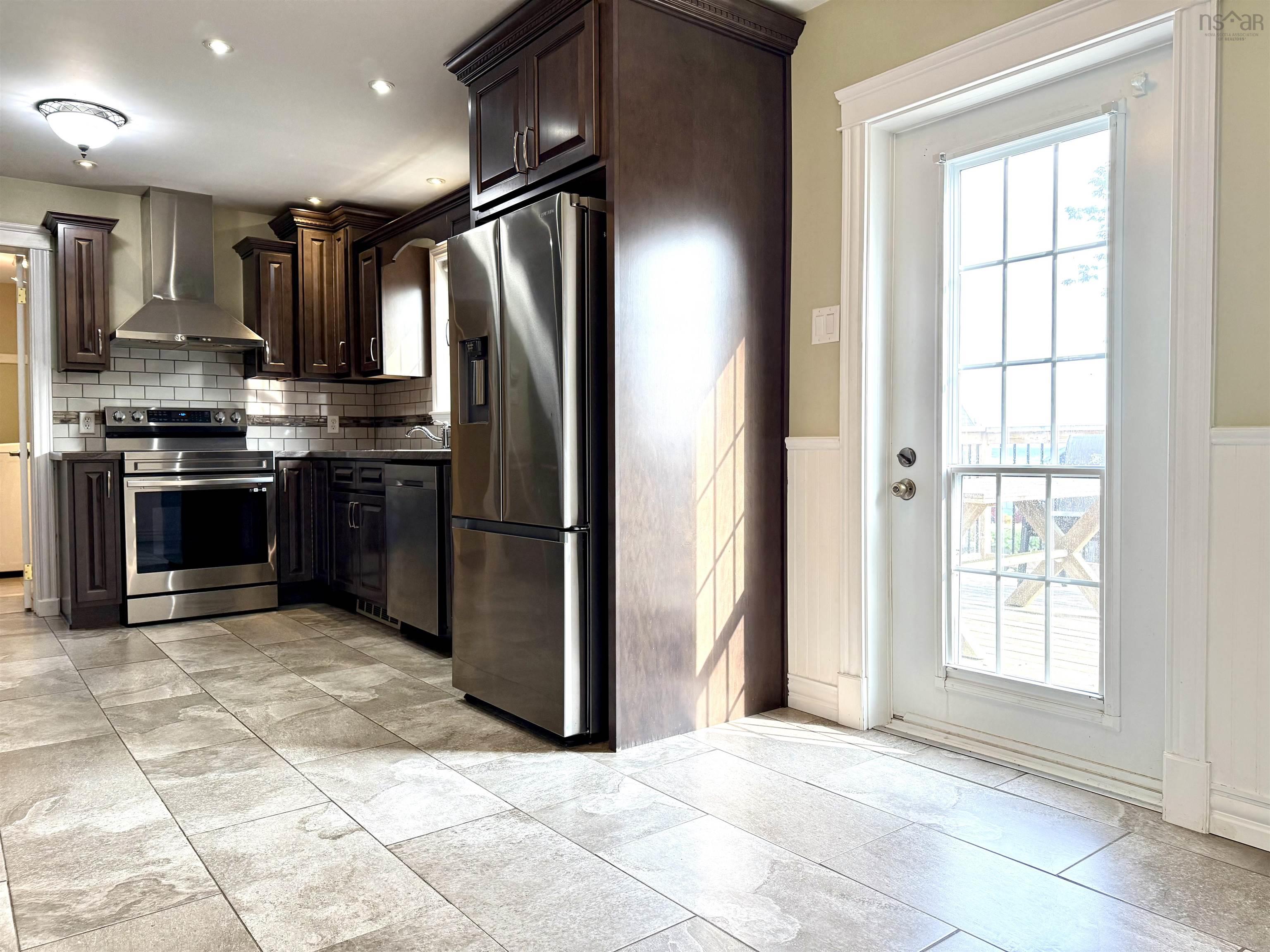 $379,900.00: 2 Abbey Road, Amherst