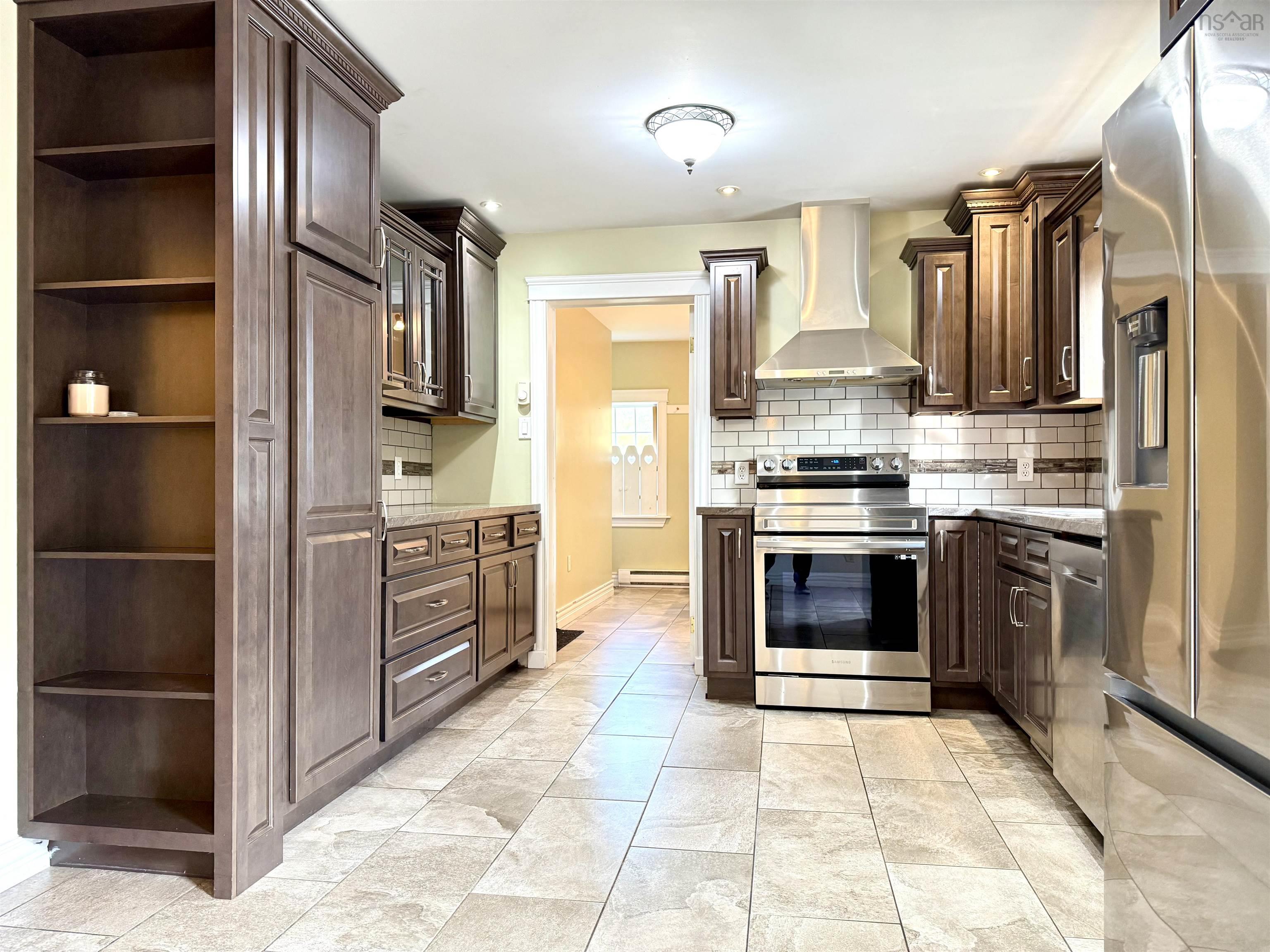 $379,900.00: 2 Abbey Road, Amherst