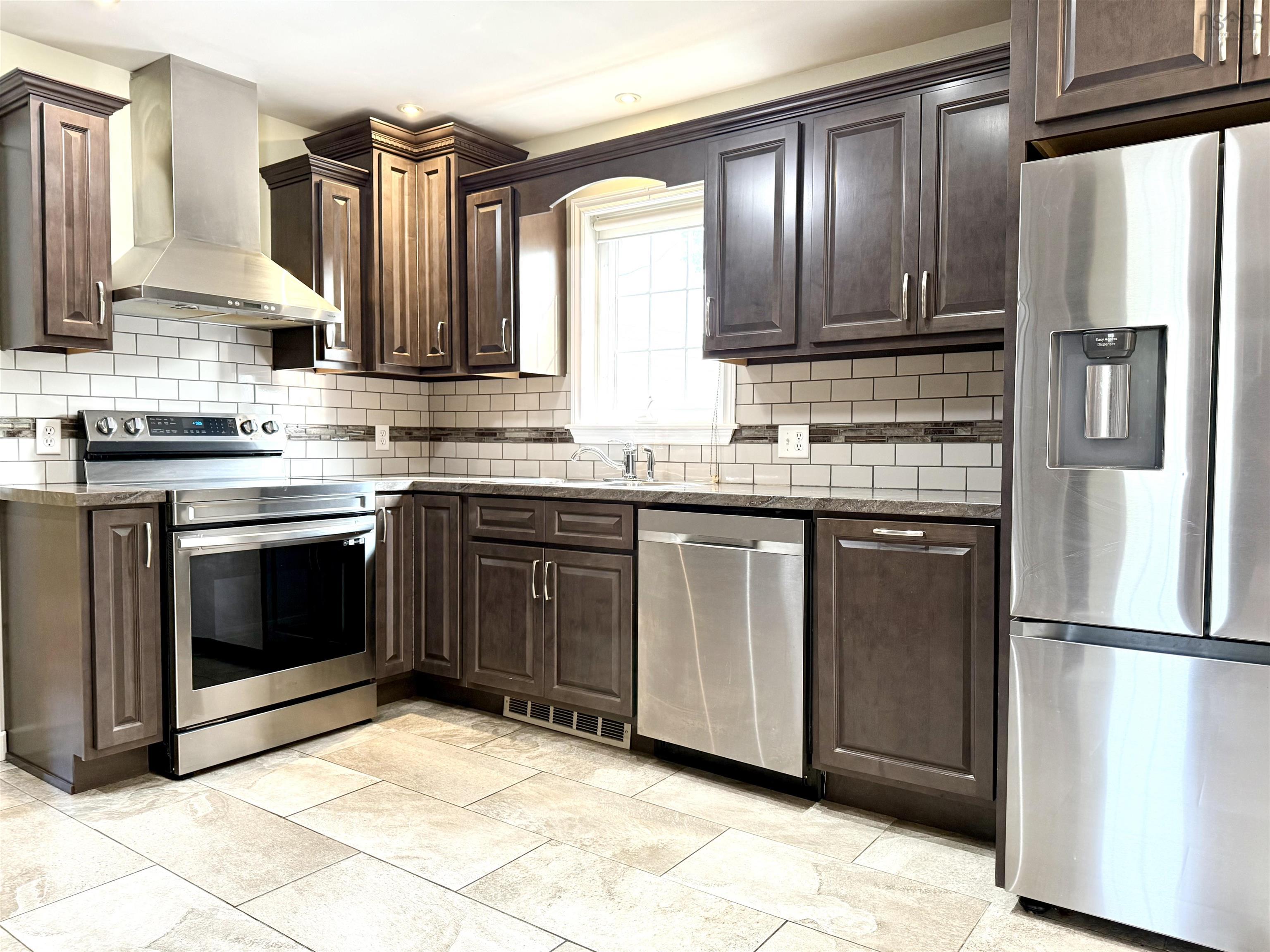 $379,900.00: 2 Abbey Road, Amherst