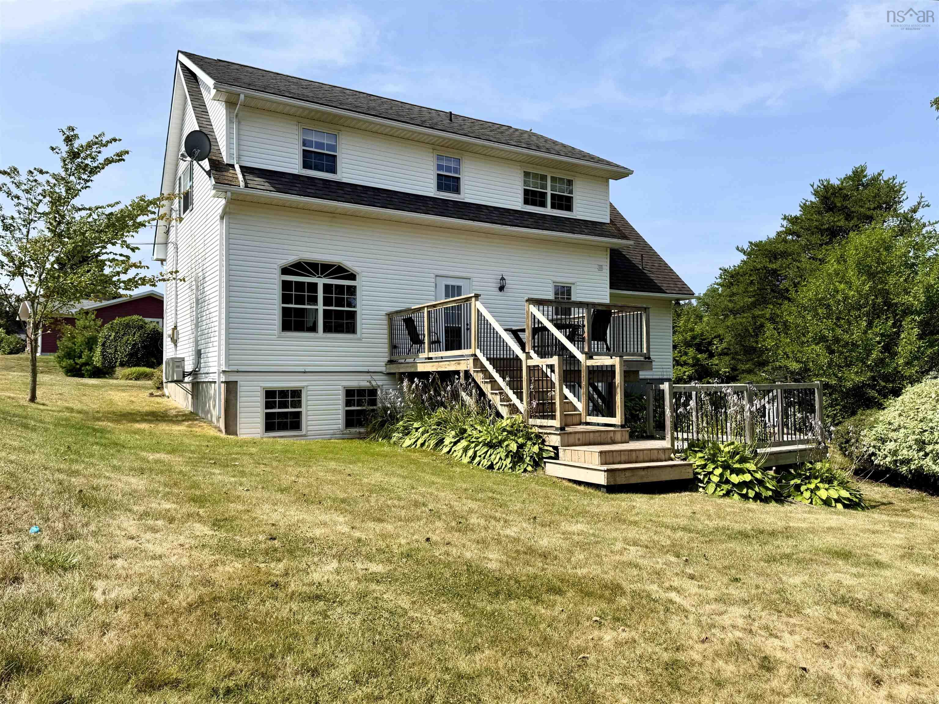 $379,900.00: 2 Abbey Road, Amherst