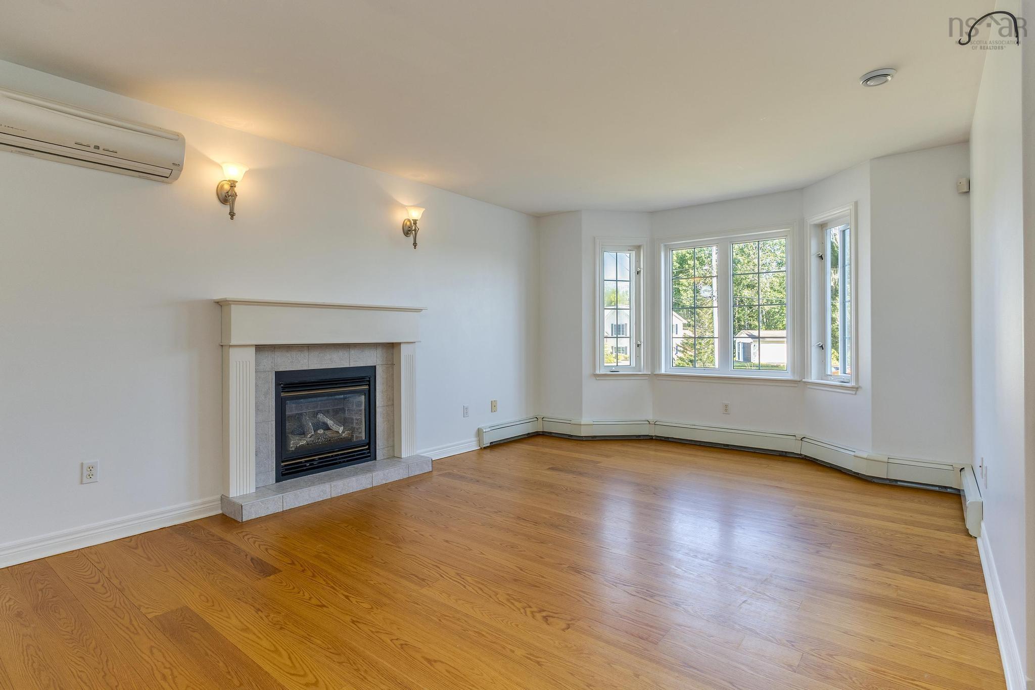 $575,000.00: 57 MacMillan Drive, Enfield