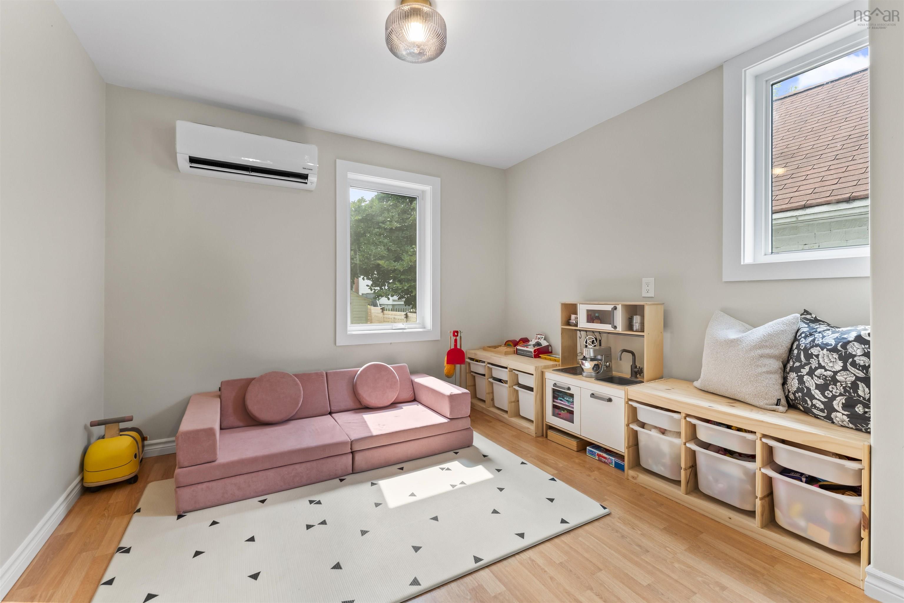 $559,900.00: 11 Brookside Avenue, Dartmouth