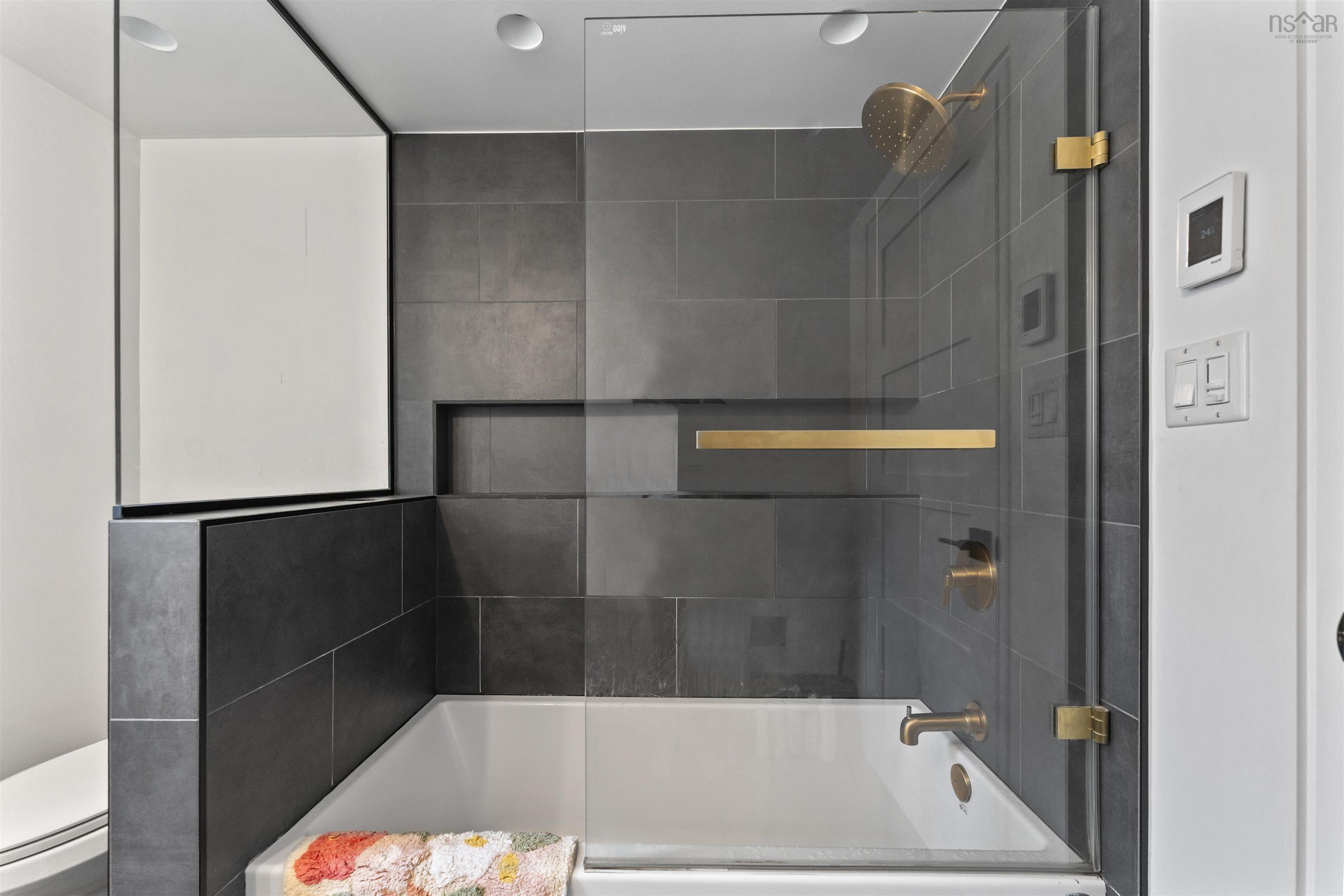 $559,900.00: 11 Brookside Avenue, Dartmouth