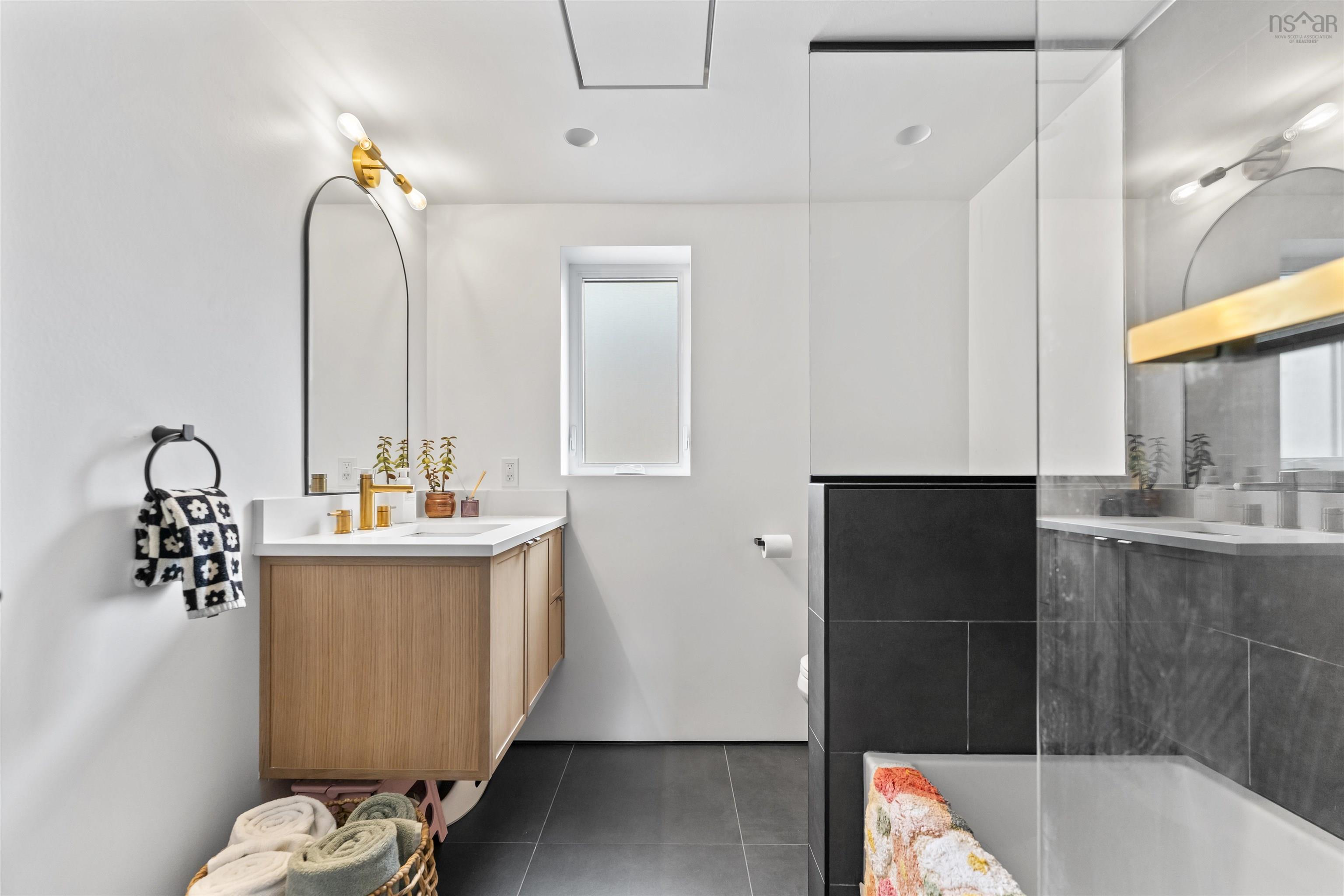 $559,900.00: 11 Brookside Avenue, Dartmouth