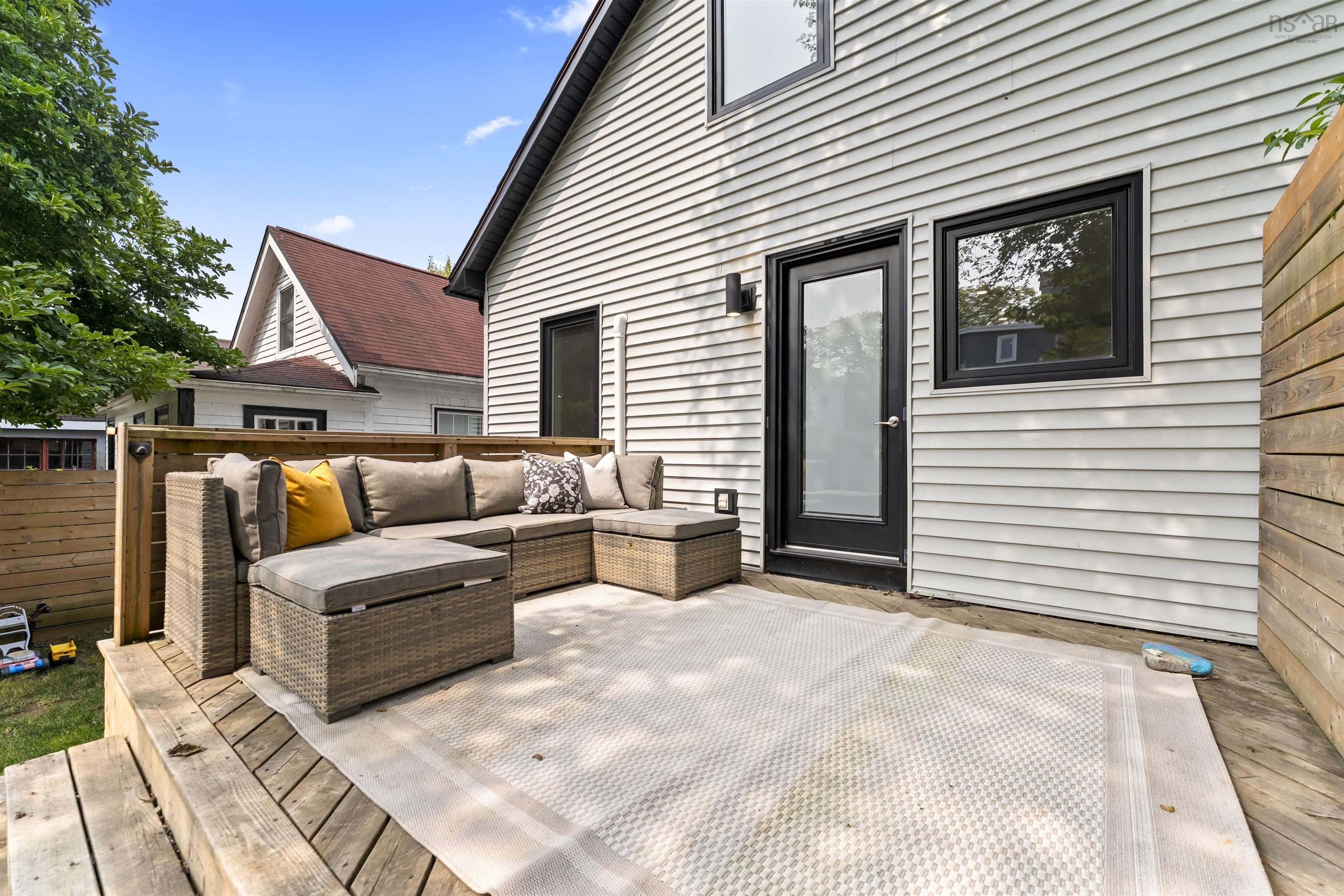 $559,900.00: 11 Brookside Avenue, Dartmouth