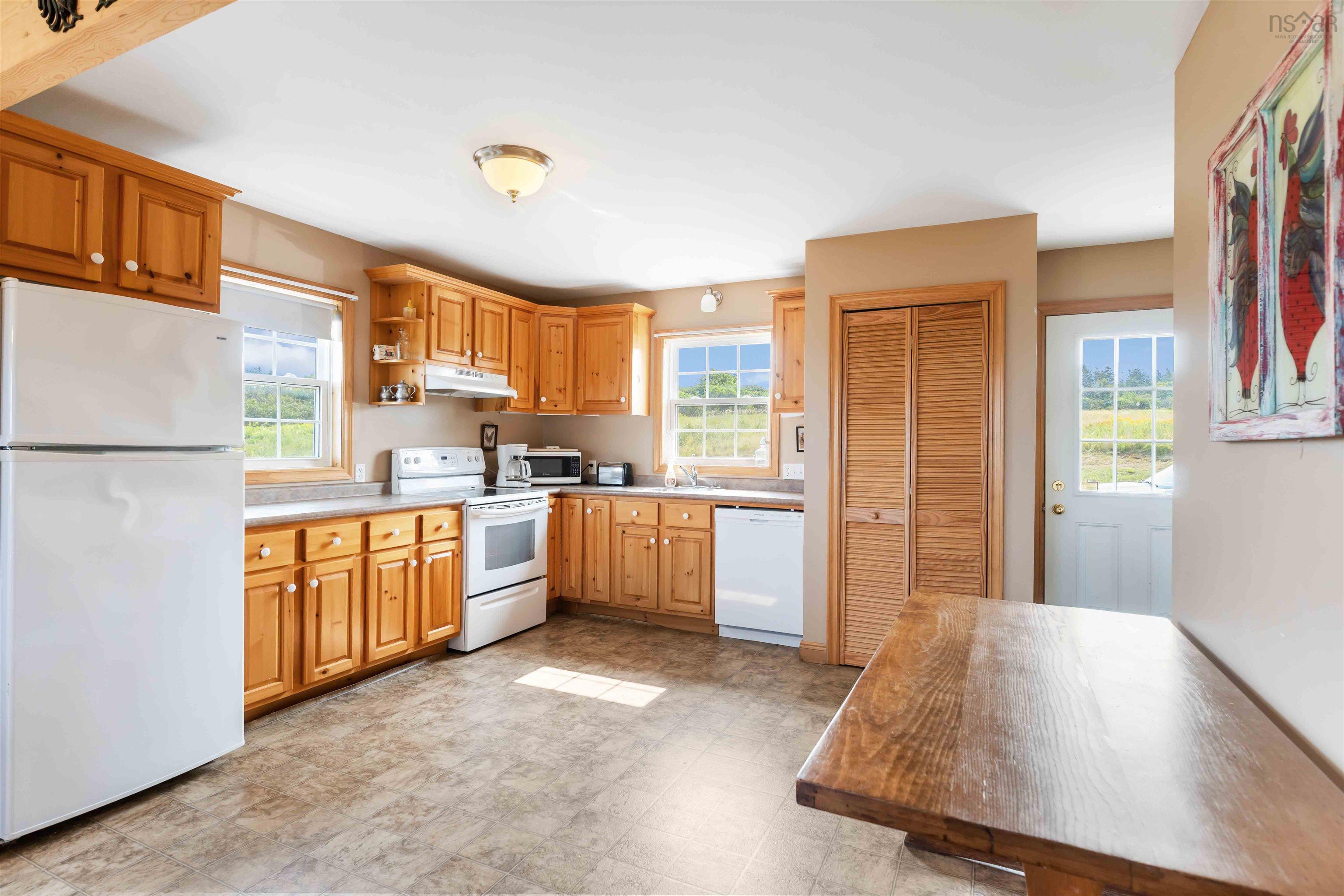 $469,000.00: 885 Fort Point Road, Ashmore