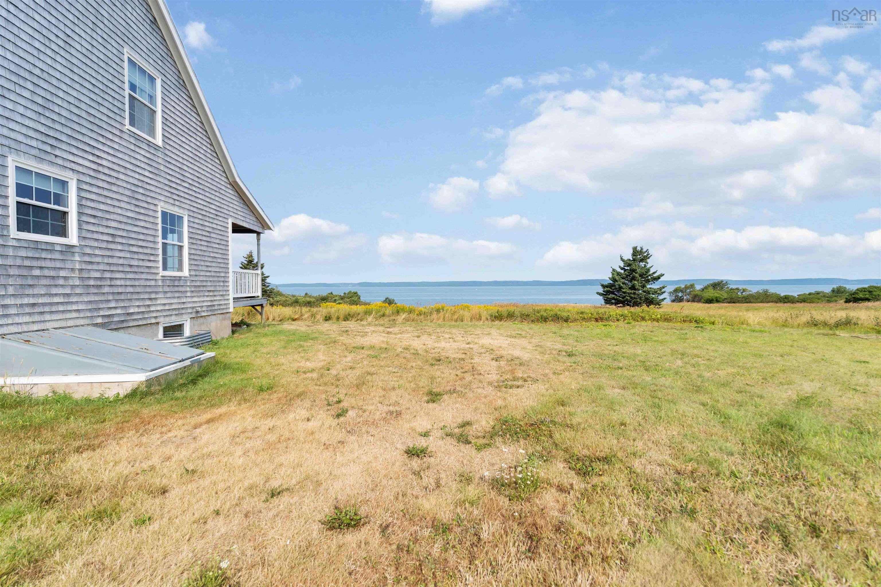 $469,000.00: 885 Fort Point Road, Ashmore