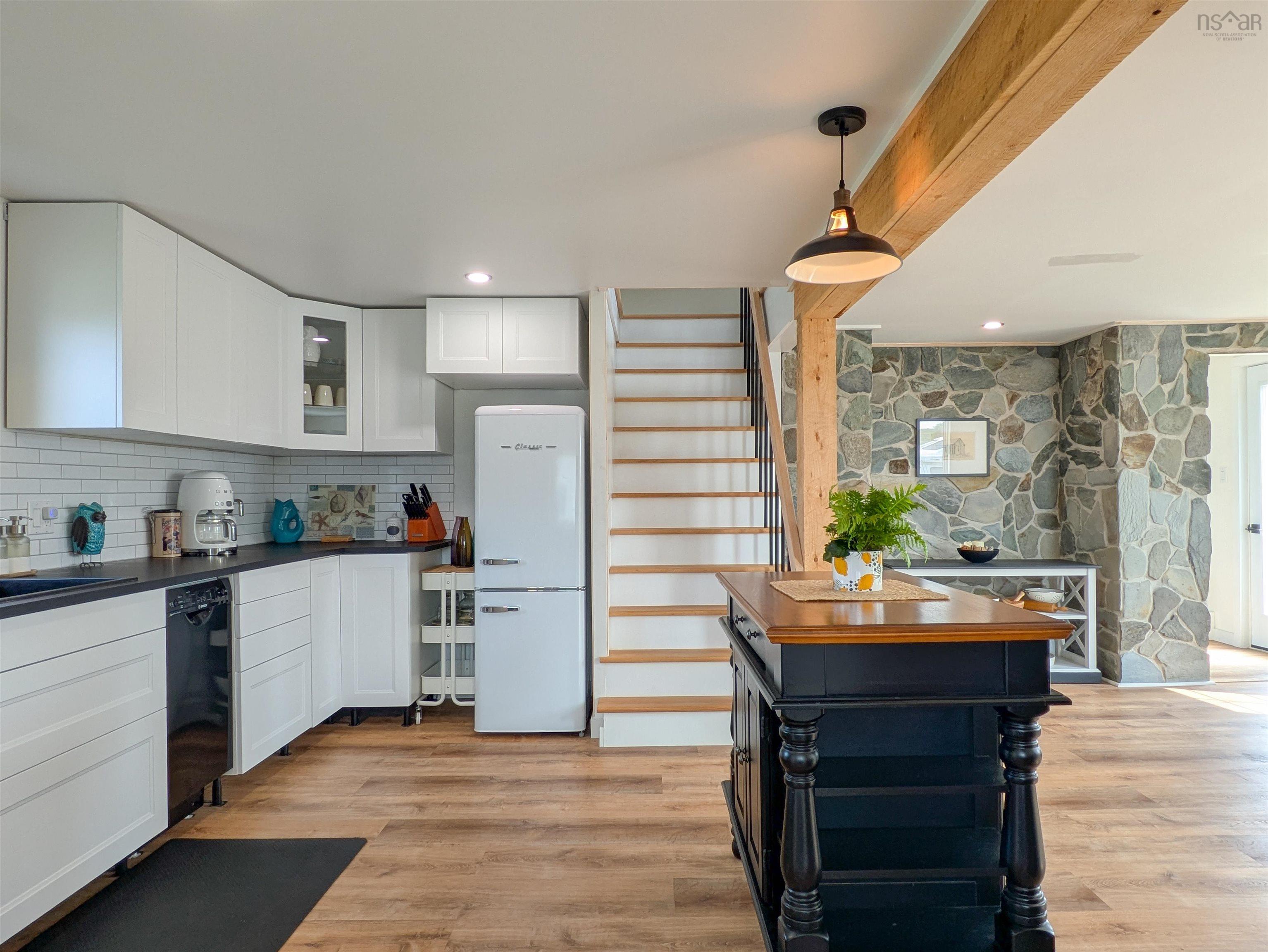 $599,000.00: 1837 Main Shore Road, Sandford