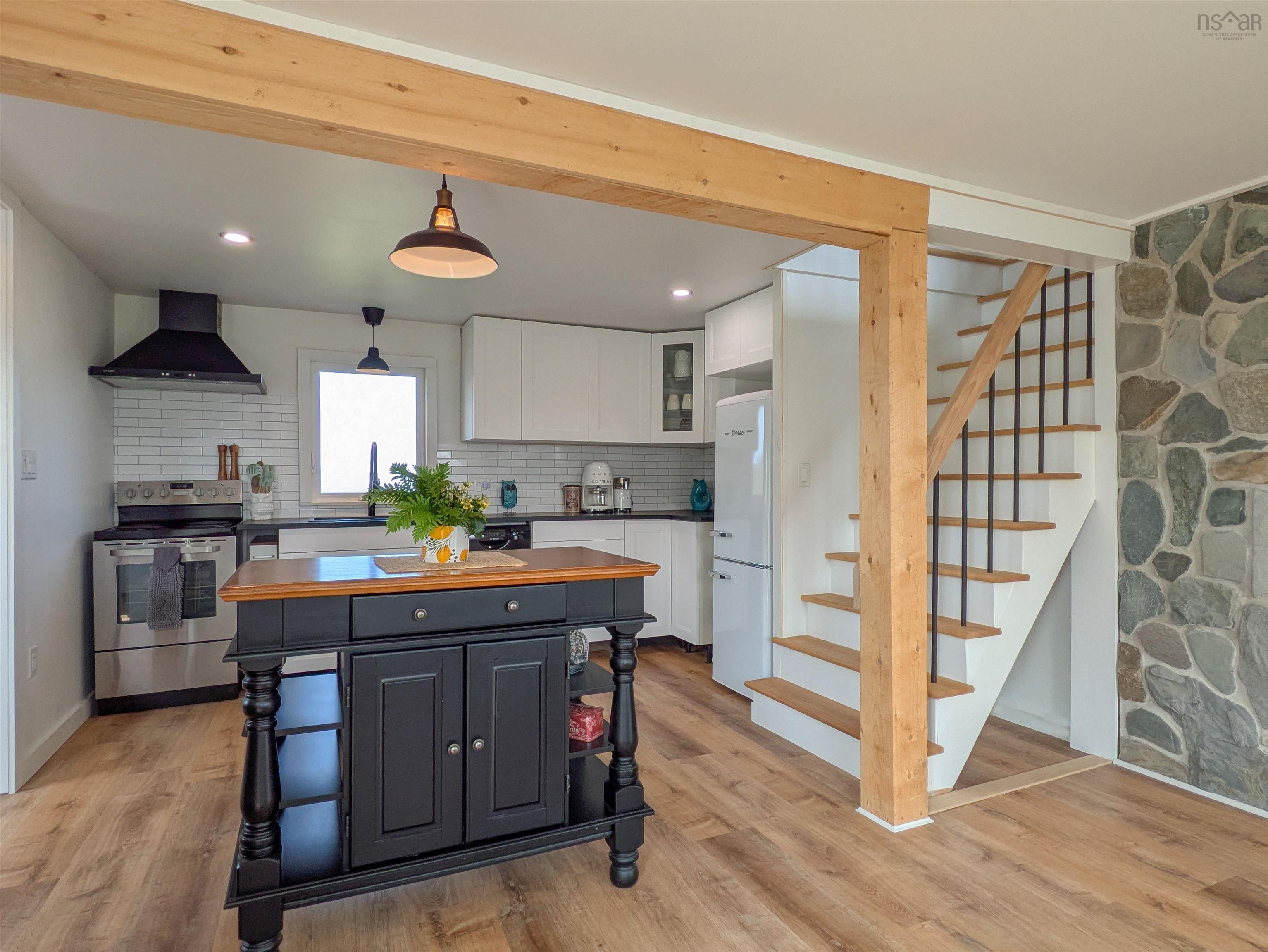 $599,000.00: 1837 Main Shore Road, Sandford