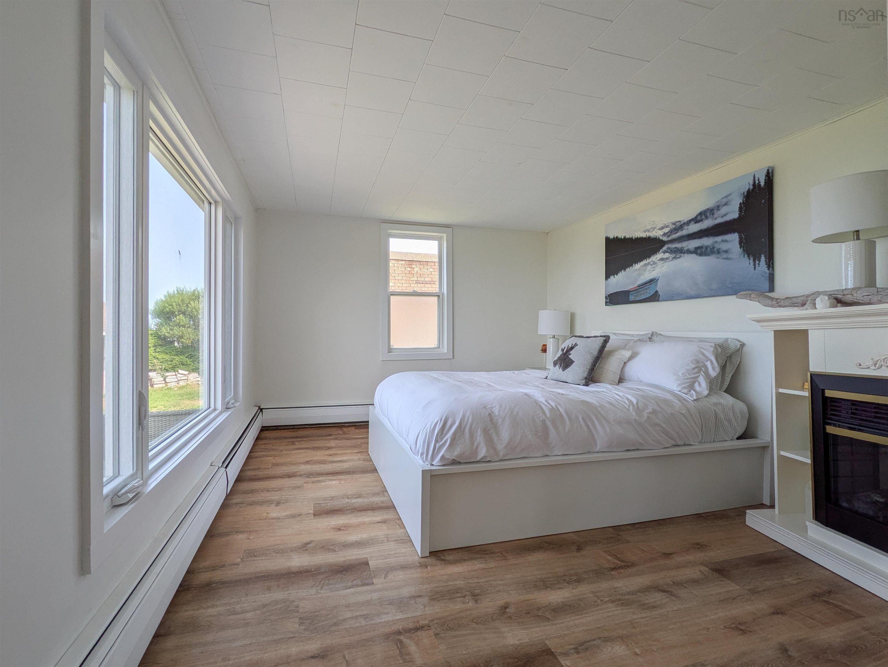 $599,000.00: 1837 Main Shore Road, Sandford