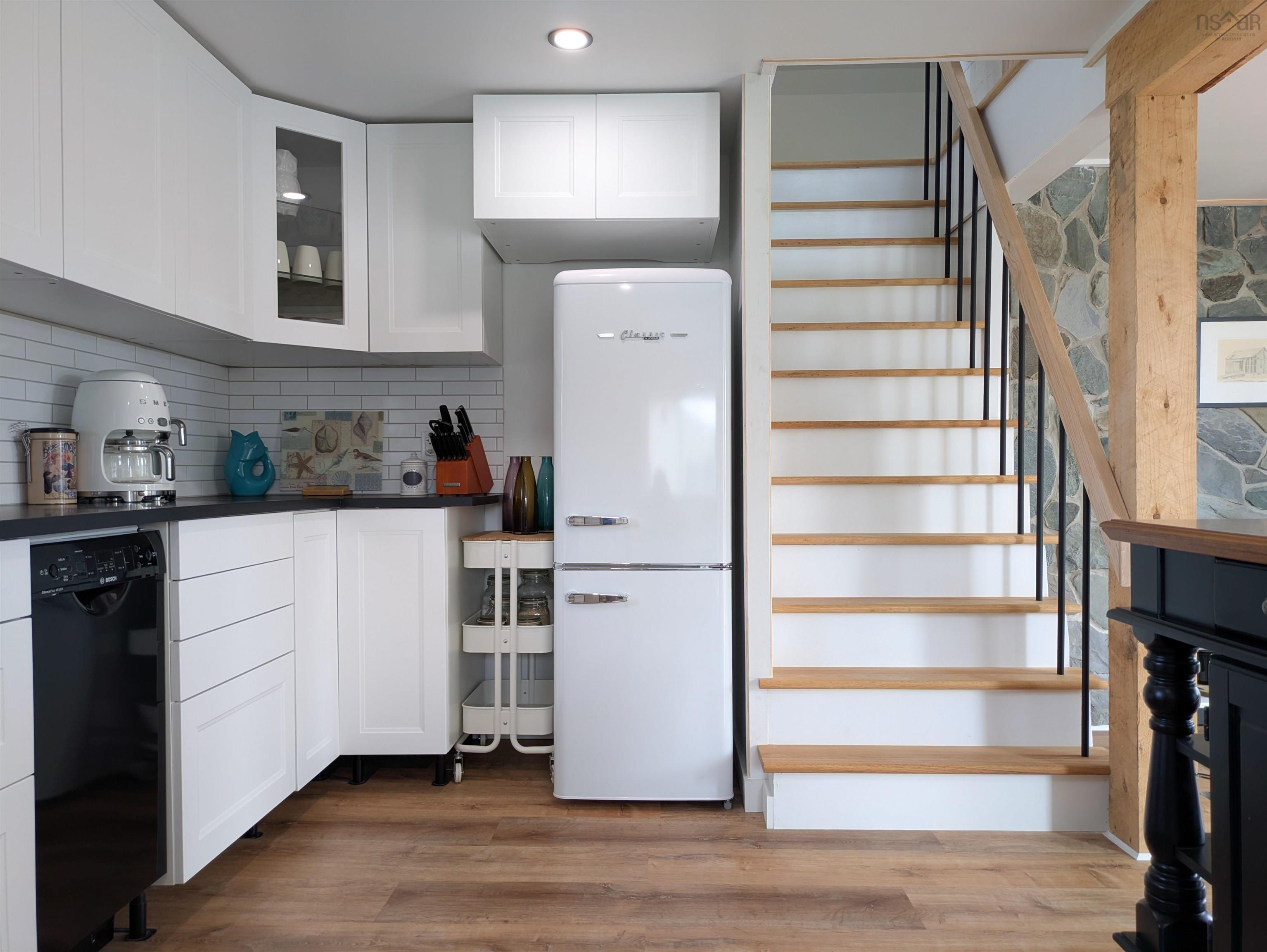 $599,000.00: 1837 Main Shore Road, Sandford