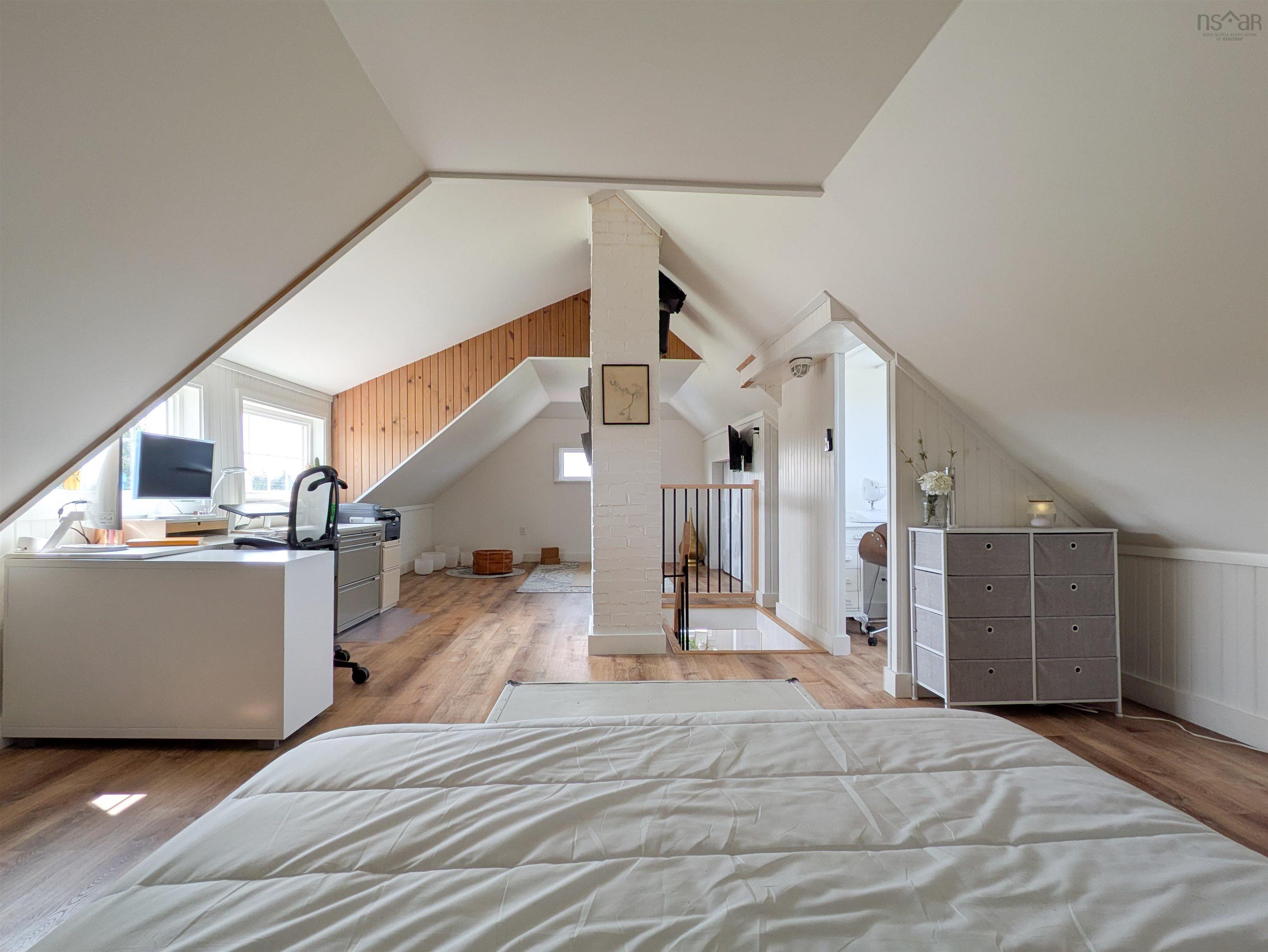 $599,000.00: 1837 Main Shore Road, Sandford