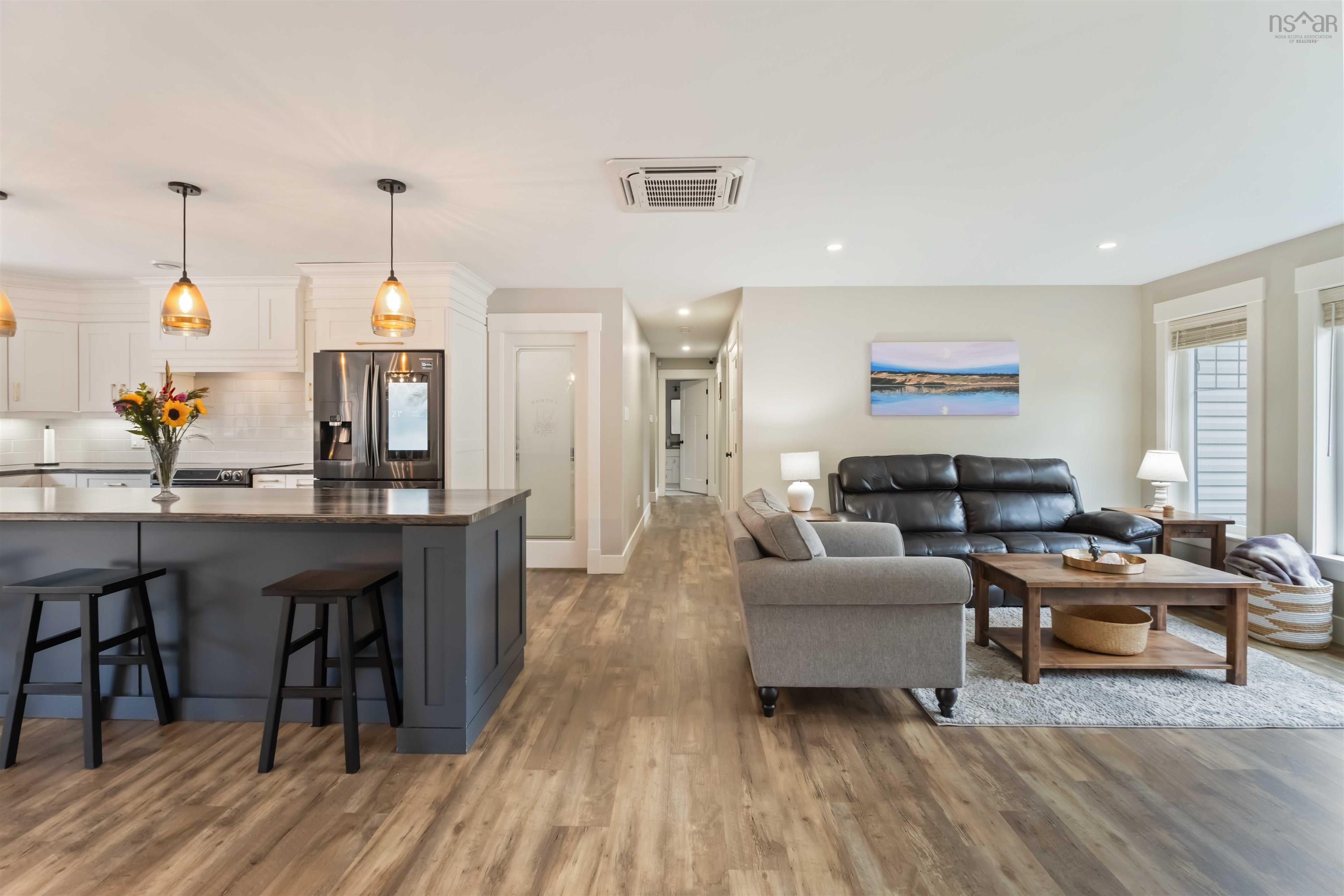 $649,900.00: 472 Alexander Mackenzie Road, South Farmington