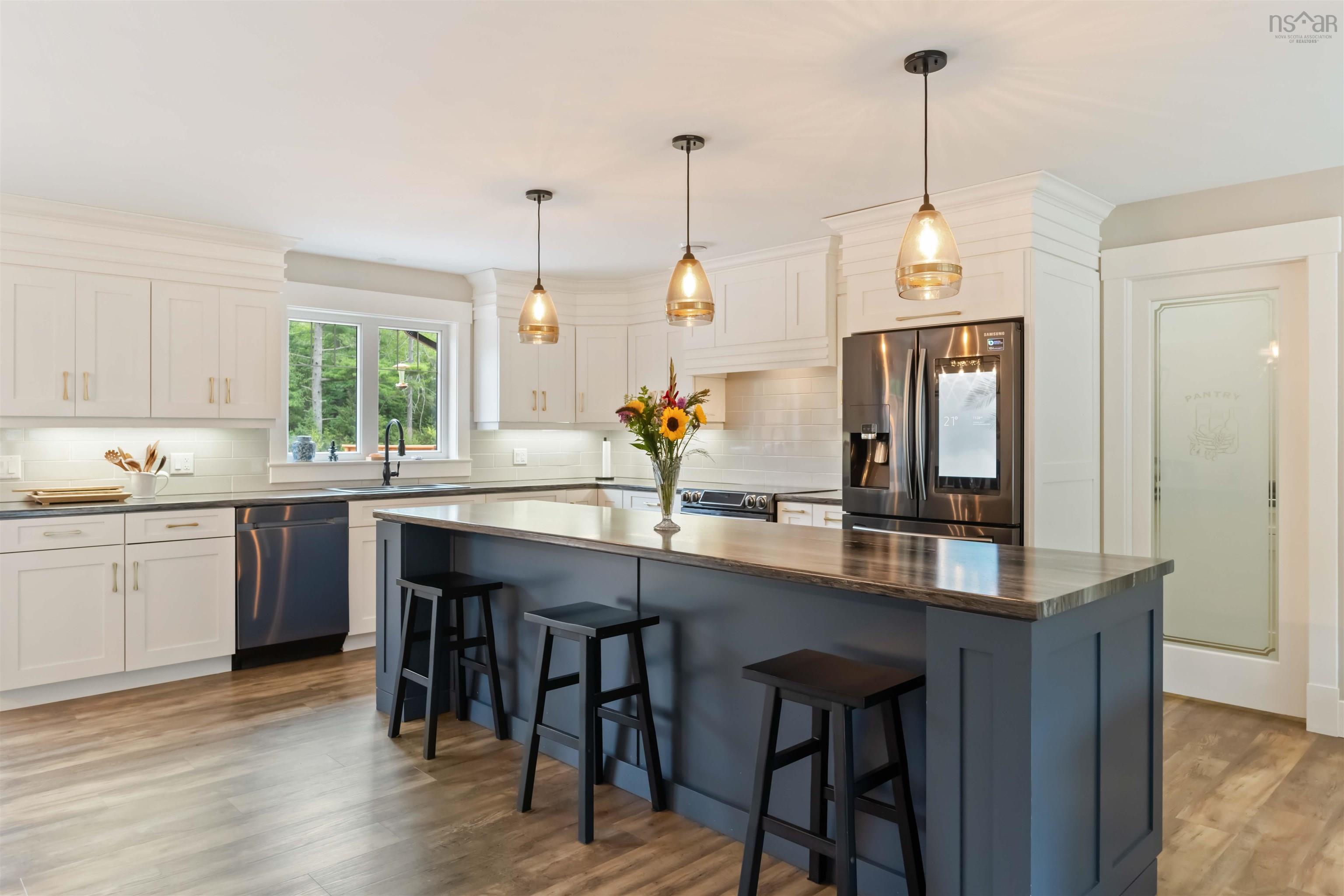 $649,900.00: 472 Alexander Mackenzie Road, South Farmington