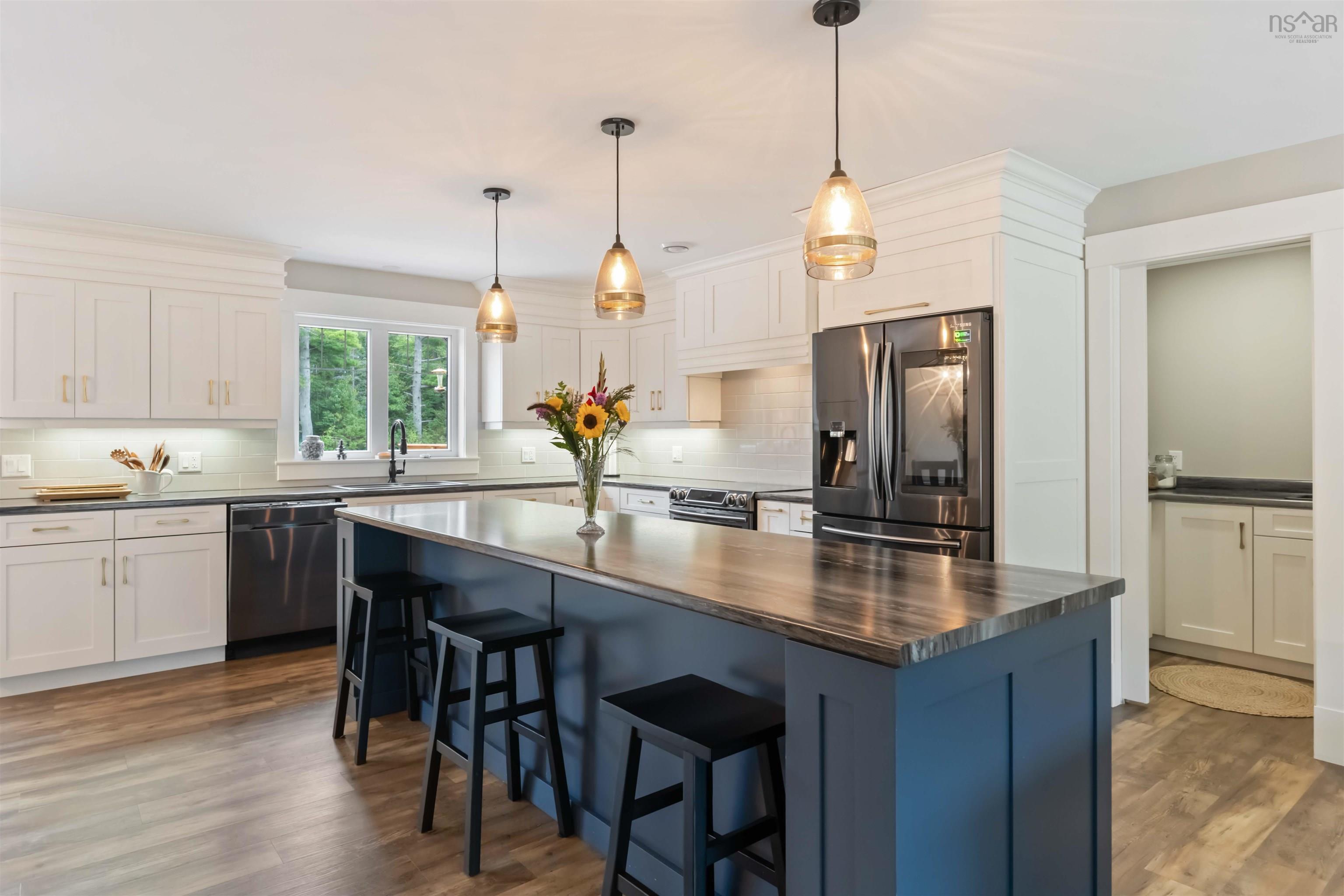 $649,900.00: 472 Alexander Mackenzie Road, South Farmington