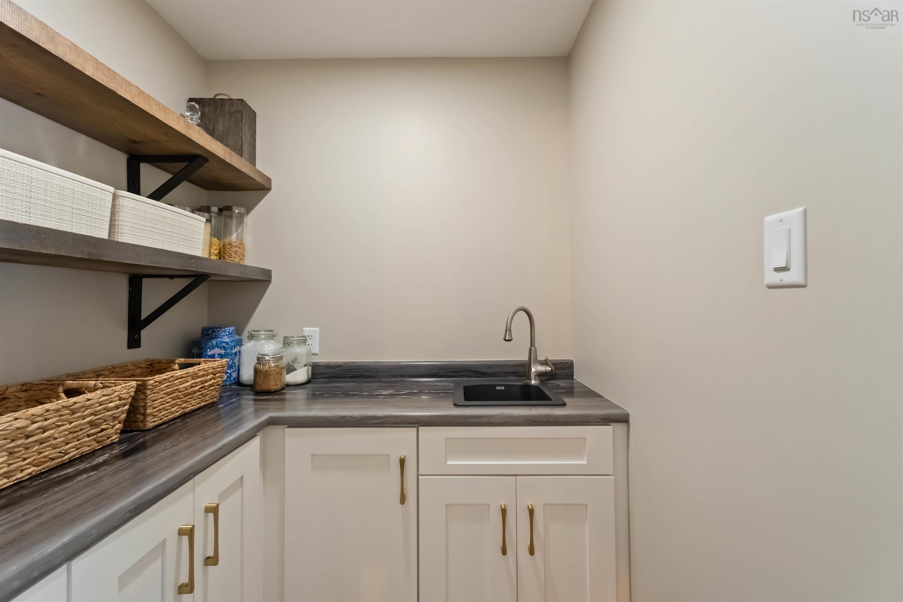 $649,900.00: 472 Alexander Mackenzie Road, South Farmington