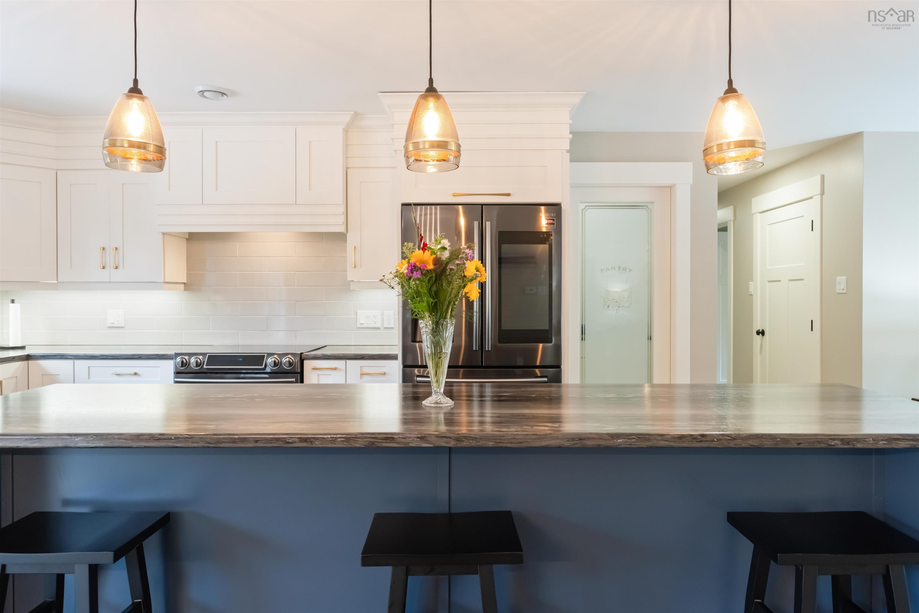 $649,900.00: 472 Alexander Mackenzie Road, South Farmington