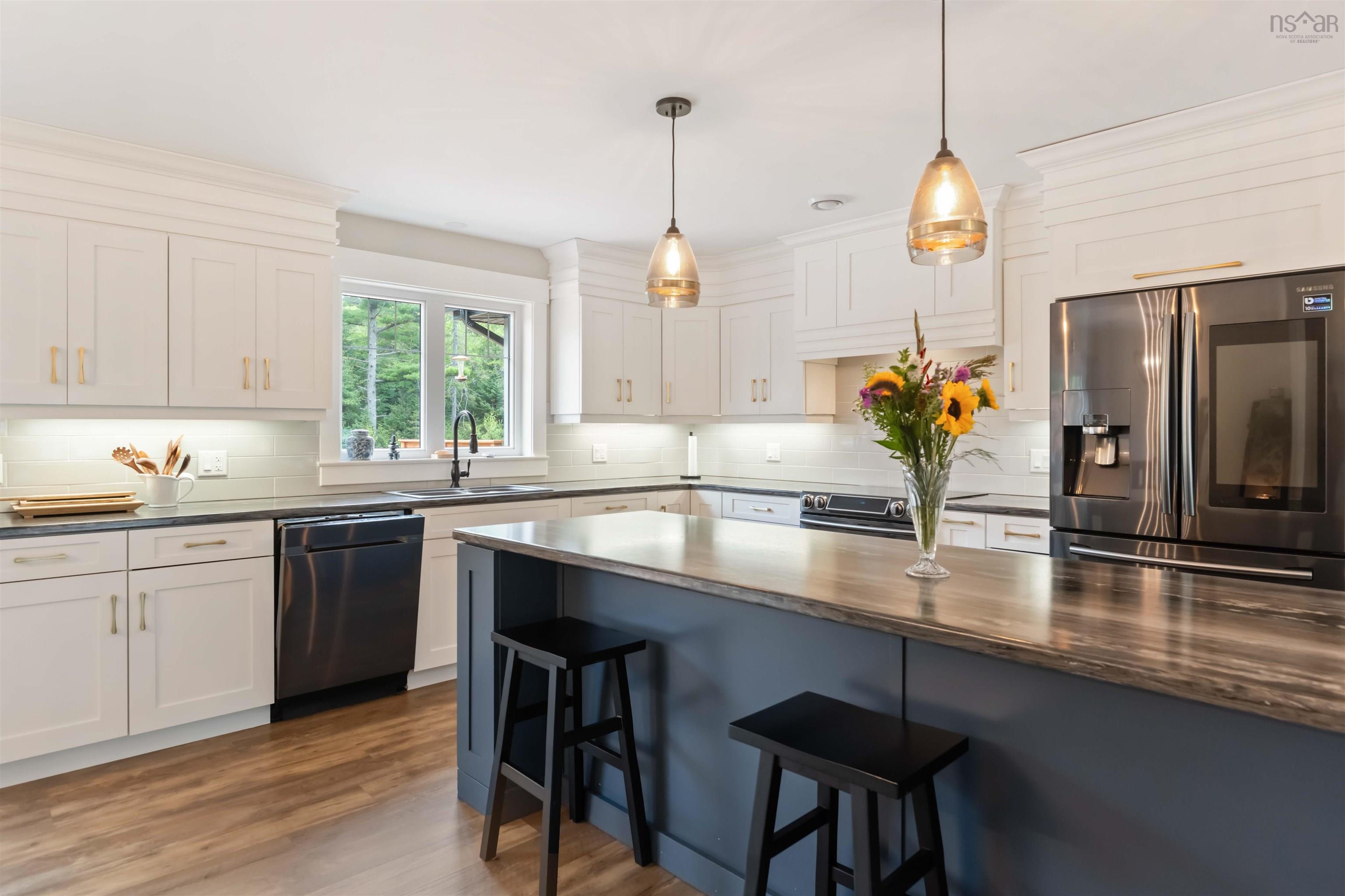 $649,900.00: 472 Alexander Mackenzie Road, South Farmington