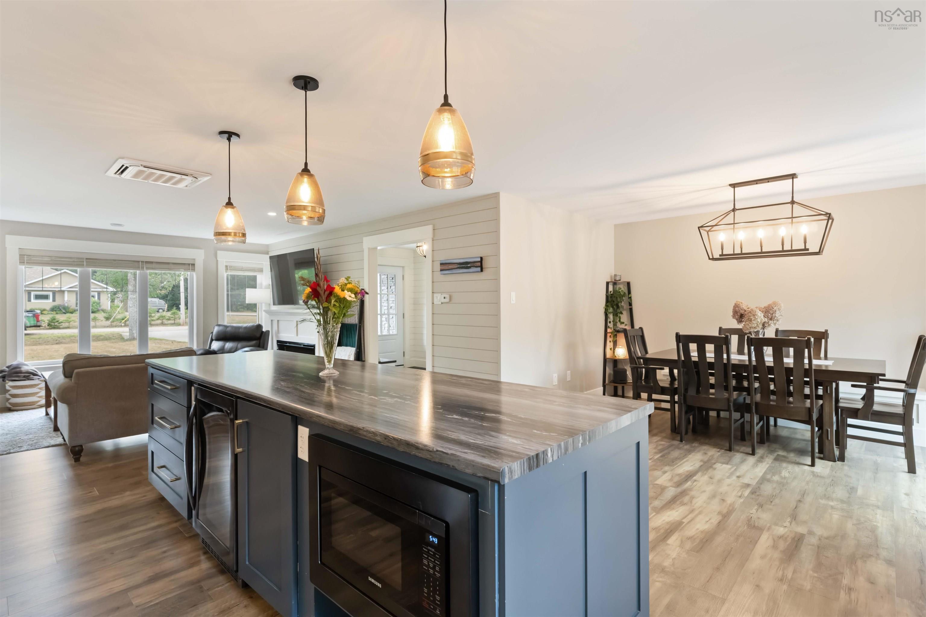 $649,900.00: 472 Alexander Mackenzie Road, South Farmington