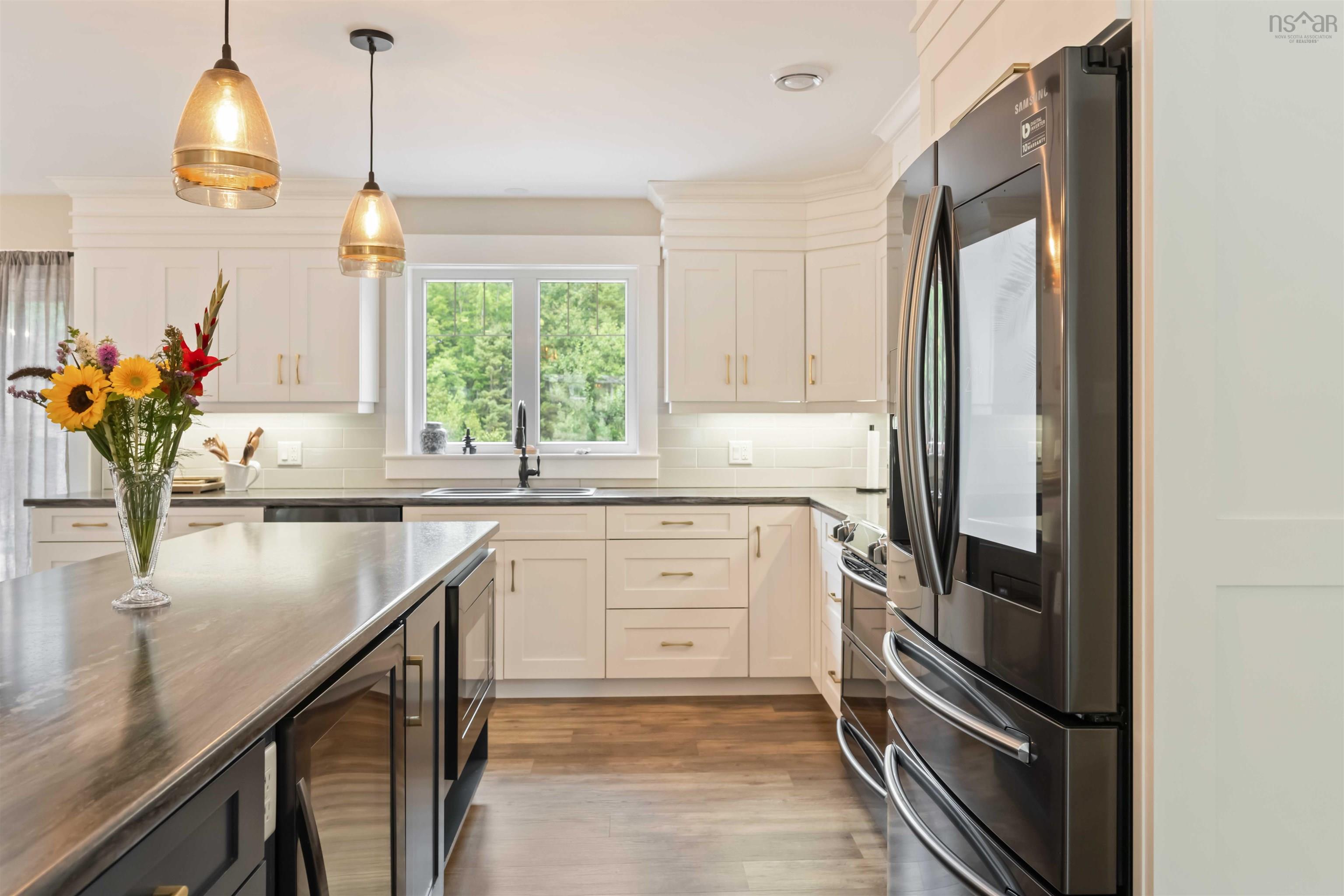 $649,900.00: 472 Alexander Mackenzie Road, South Farmington