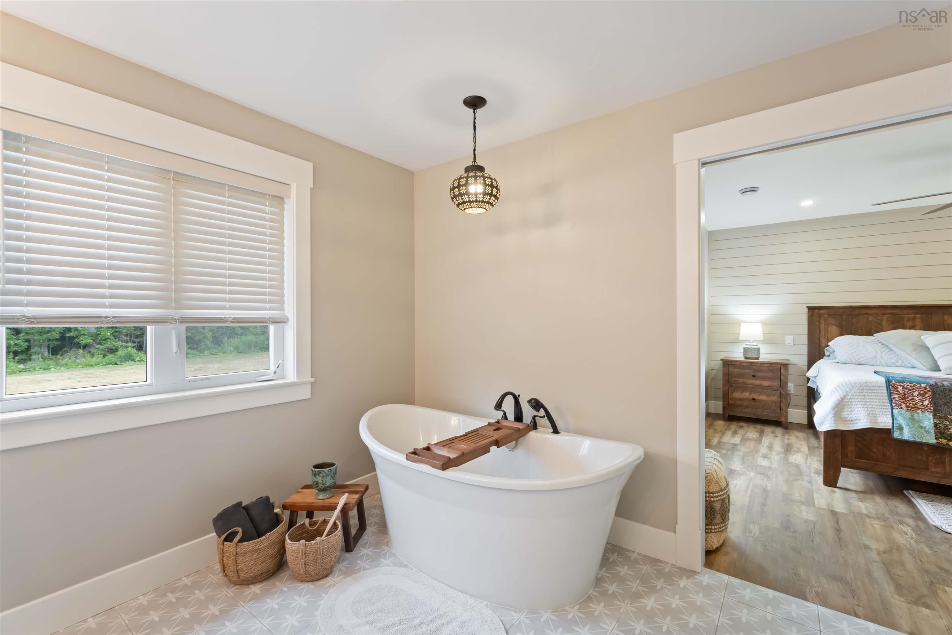 $649,900.00: 472 Alexander Mackenzie Road, South Farmington