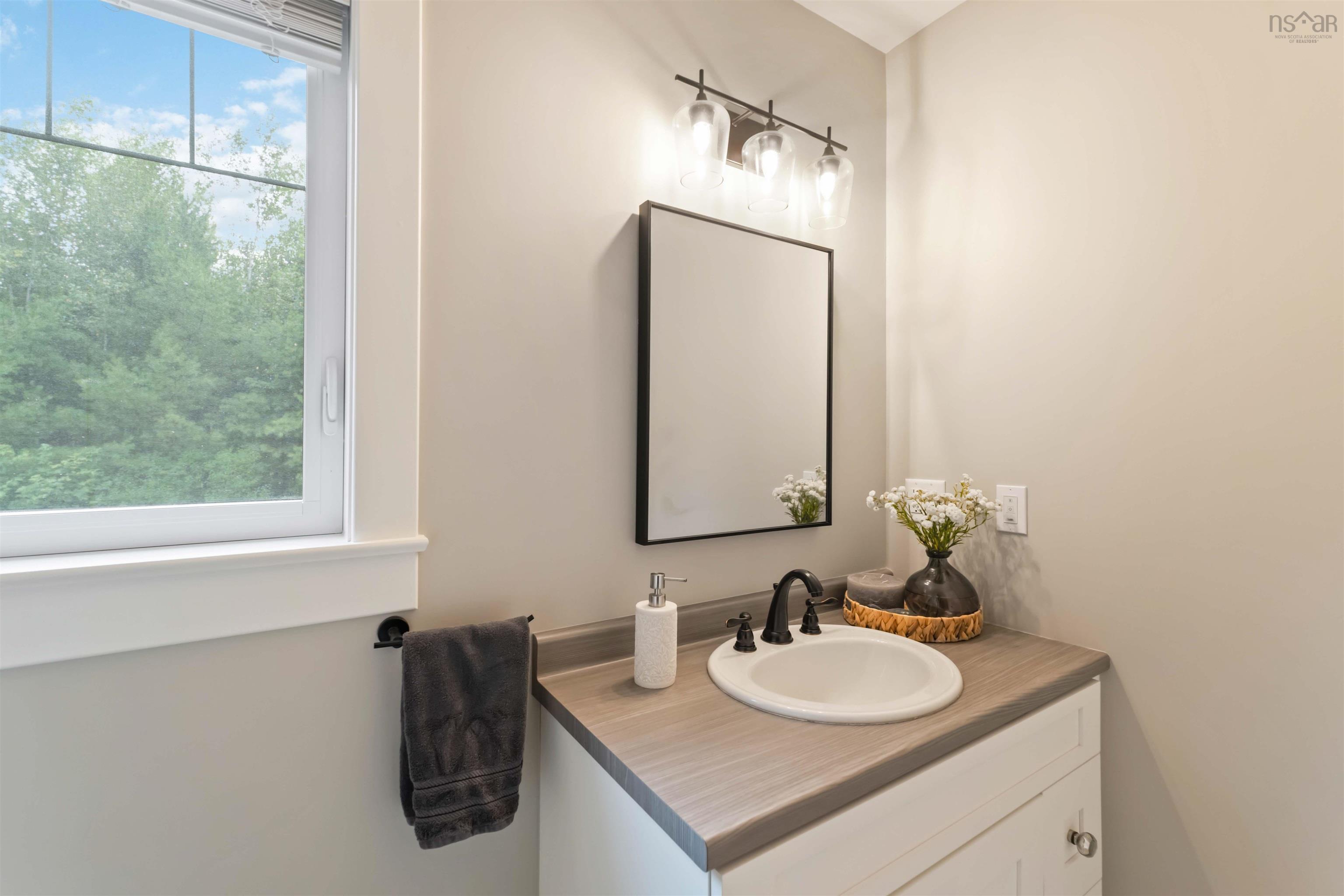 $649,900.00: 472 Alexander Mackenzie Road, South Farmington