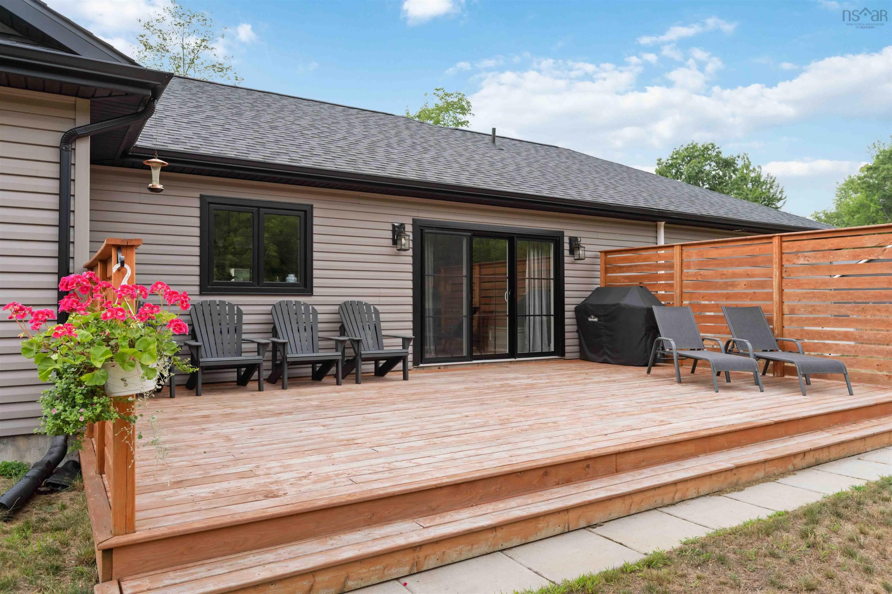 $649,900.00: 472 Alexander Mackenzie Road, South Farmington