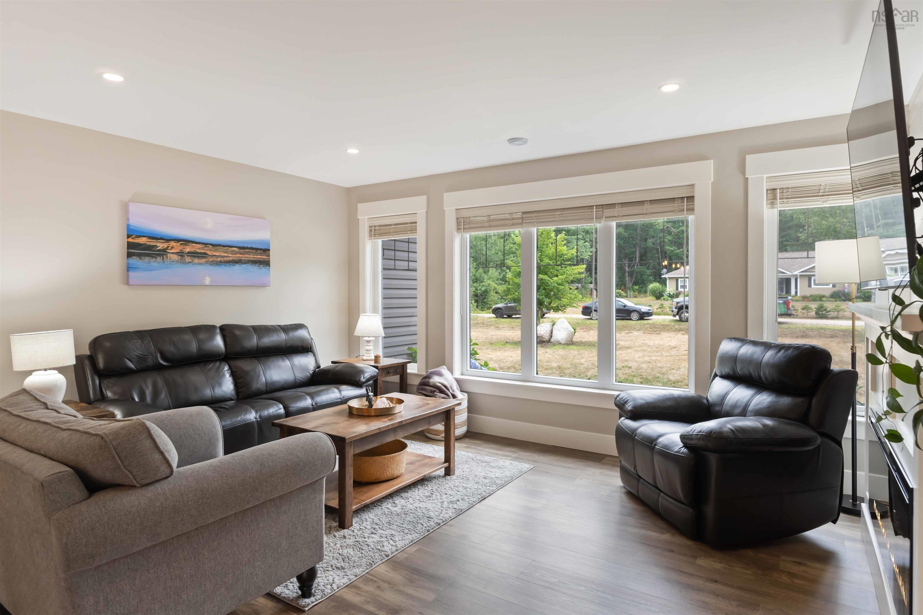 $649,900.00: 472 Alexander Mackenzie Road, South Farmington