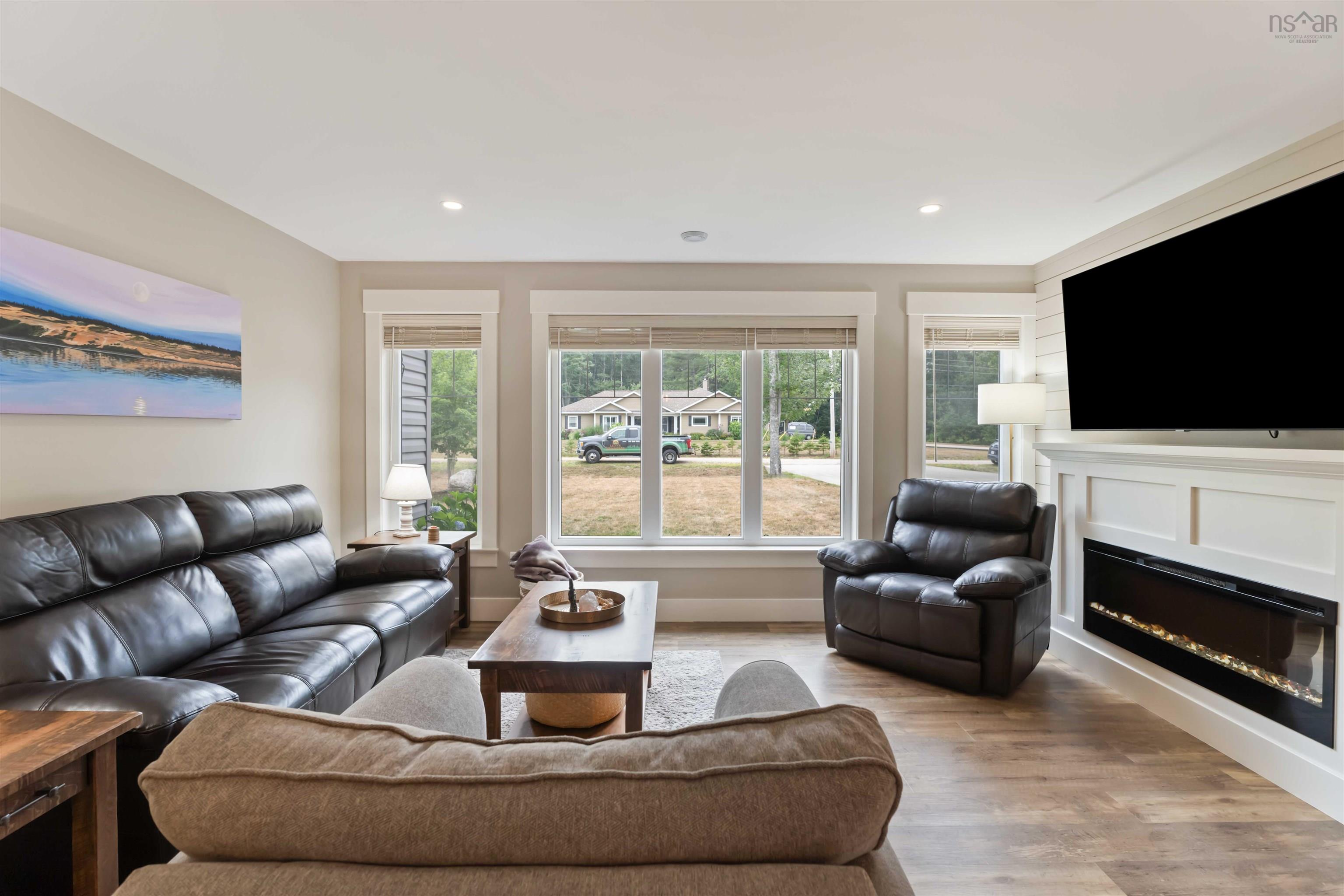 $649,900.00: 472 Alexander Mackenzie Road, South Farmington