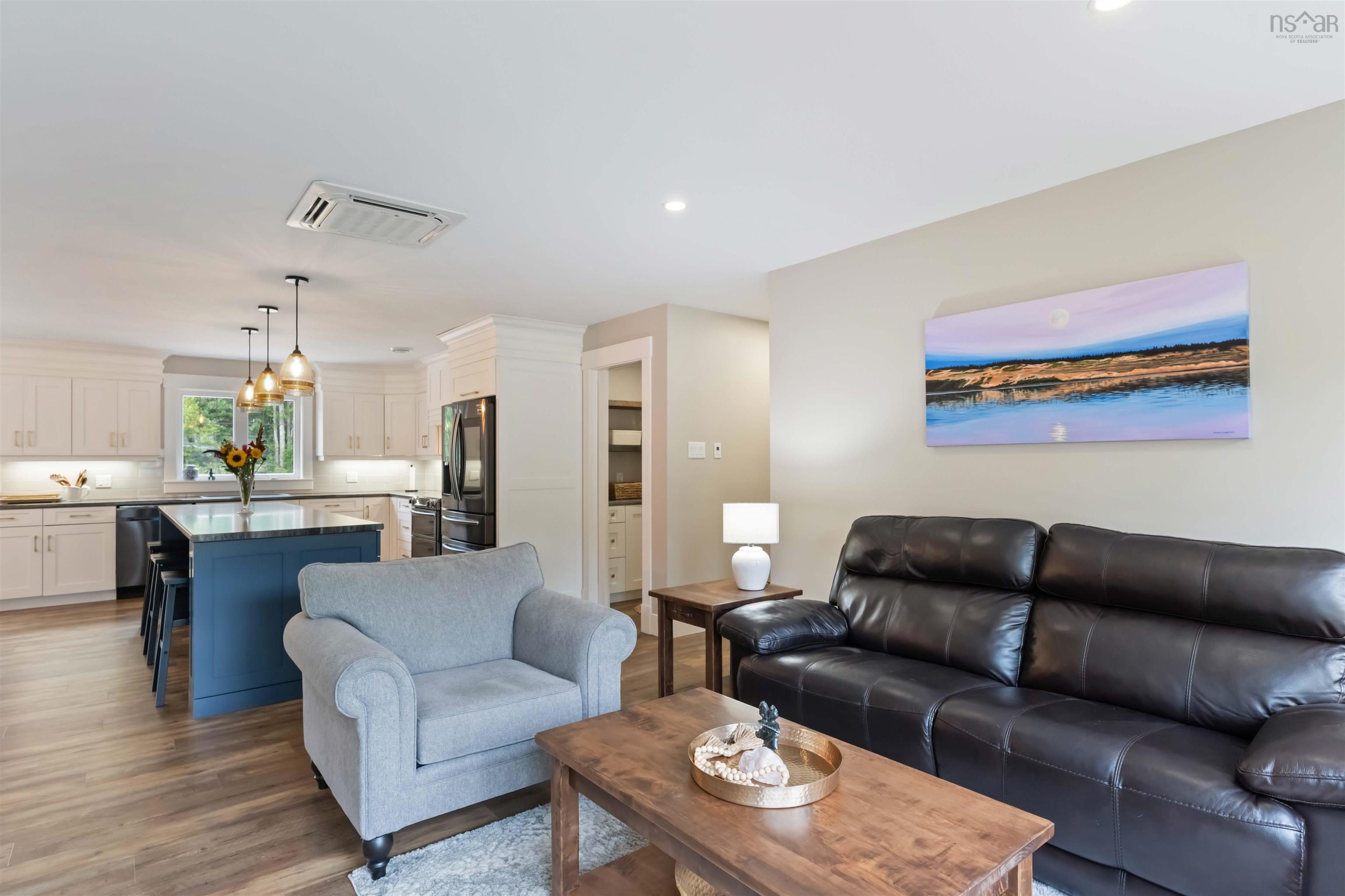 $649,900.00: 472 Alexander Mackenzie Road, South Farmington