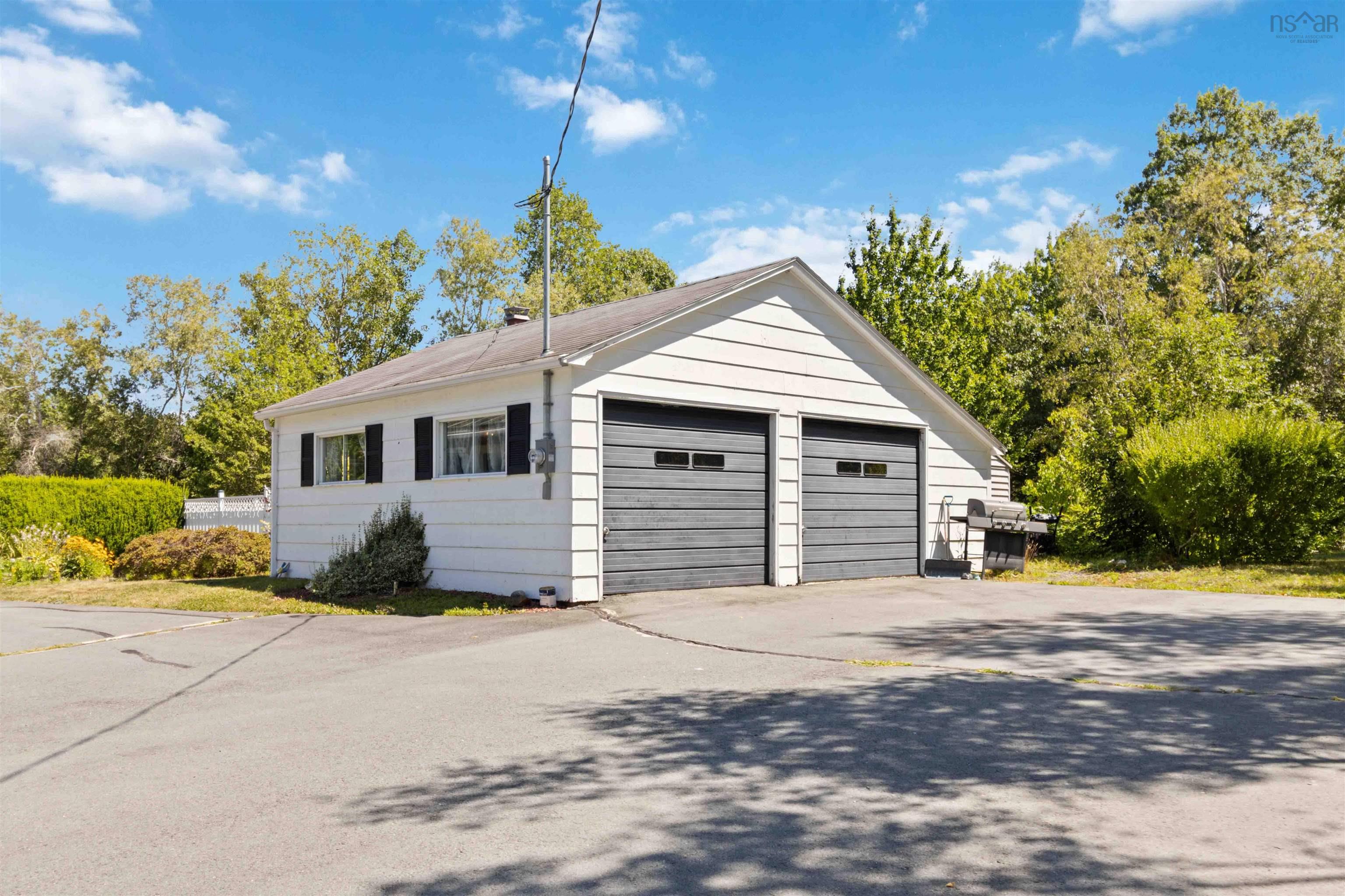 $549,000.00: 15933 Highway 3, Hebbville