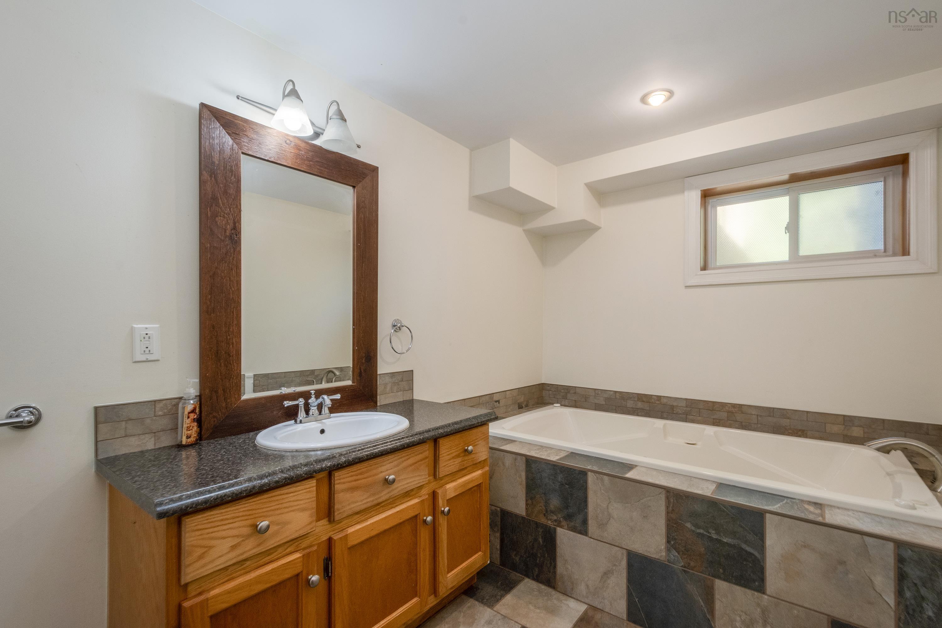 $365,000.00: 1627 Middle Road, Nictaux