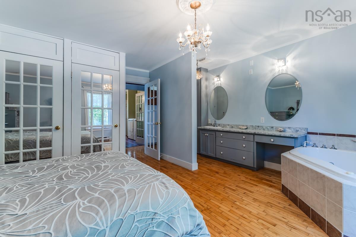 $999,500.00: 209 SHORTTS LAKE WEST Road, Shortts Lake