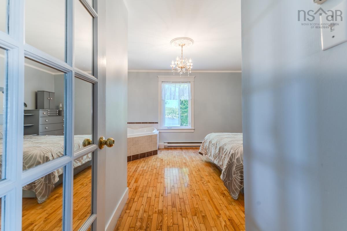 $999,500.00: 209 SHORTTS LAKE WEST Road, Shortts Lake