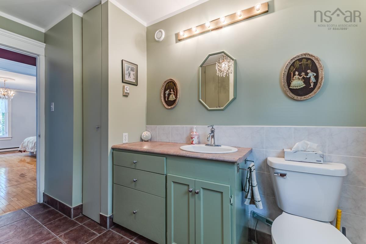 $999,500.00: 209 SHORTTS LAKE WEST Road, Shortts Lake