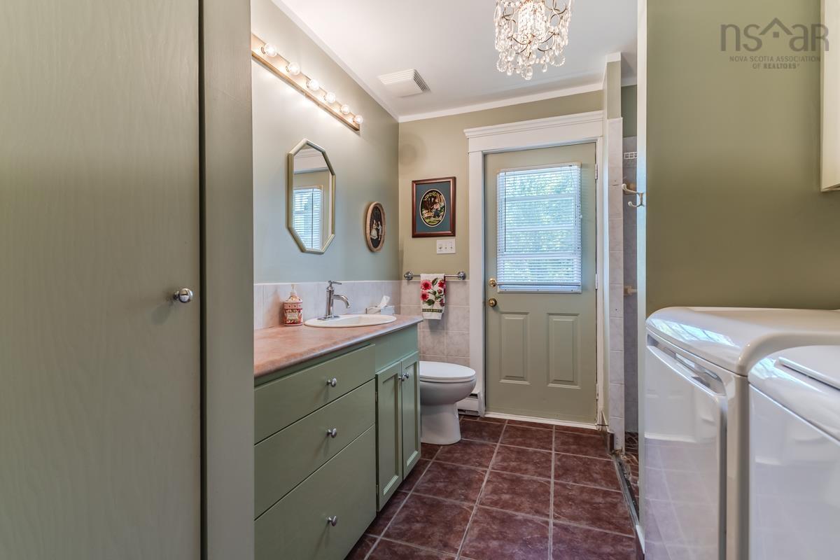 $999,500.00: 209 SHORTTS LAKE WEST Road, Shortts Lake