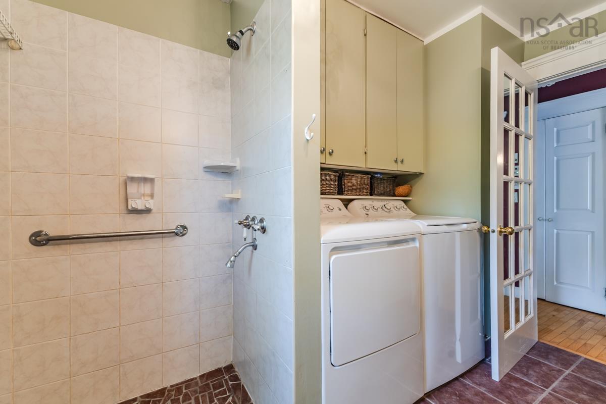 $999,500.00: 209 SHORTTS LAKE WEST Road, Shortts Lake