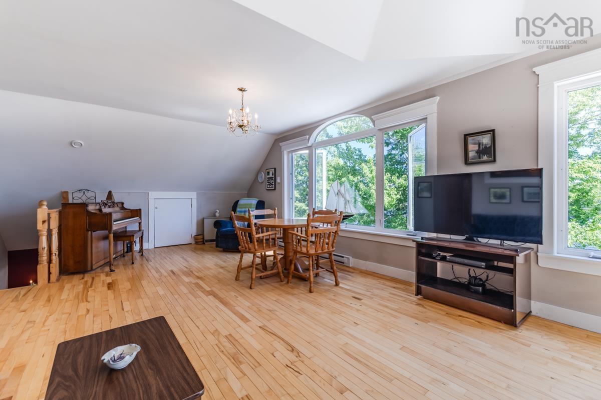 $999,500.00: 209 SHORTTS LAKE WEST Road, Shortts Lake