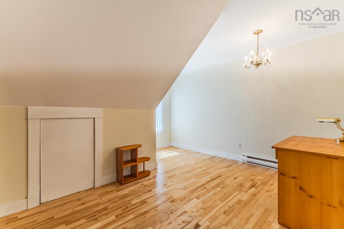 $999,500.00: 209 SHORTTS LAKE WEST Road, Shortts Lake