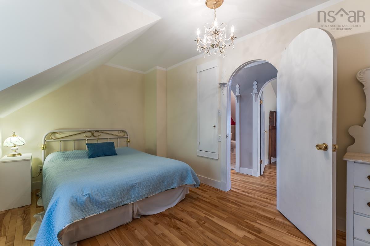 $999,500.00: 209 SHORTTS LAKE WEST Road, Shortts Lake