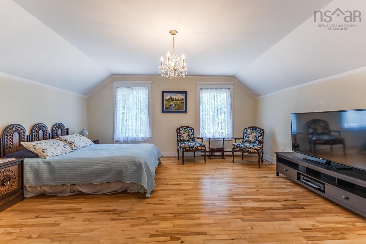 $999,500.00: 209 SHORTTS LAKE WEST Road, Shortts Lake