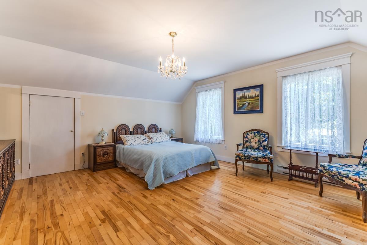 $999,500.00: 209 SHORTTS LAKE WEST Road, Shortts Lake