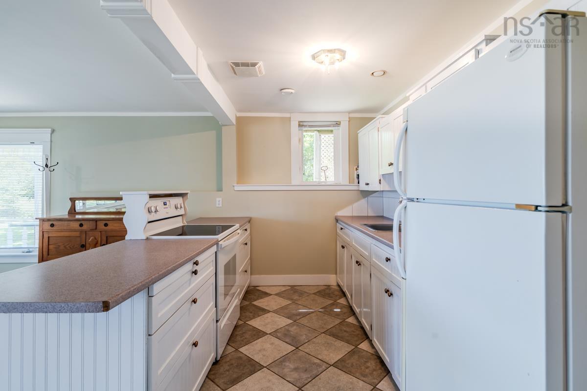 $999,500.00: 209 SHORTTS LAKE WEST Road, Shortts Lake